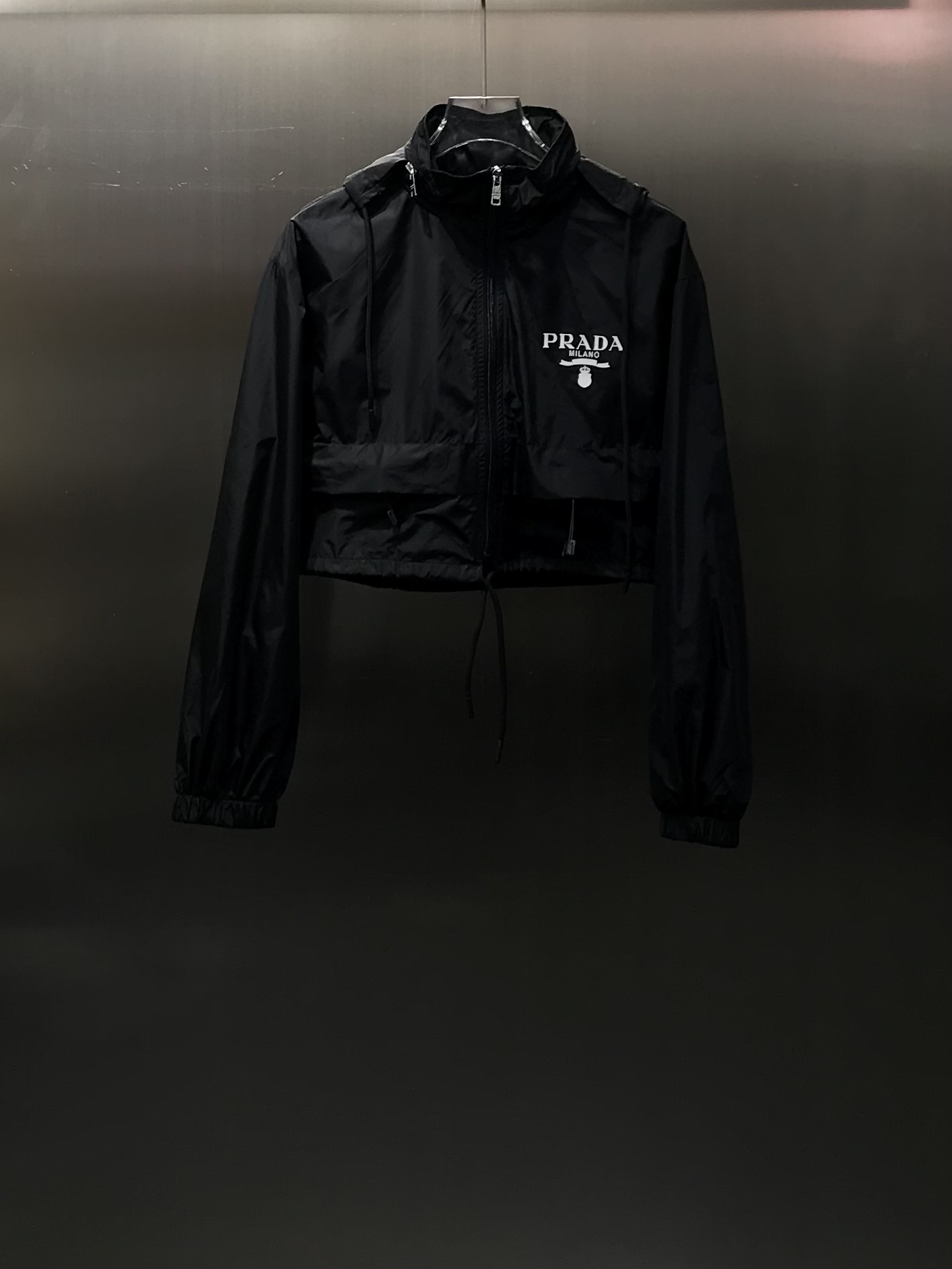 NO:696856,Prad* New product on the shelves Sun protection jacket set Customized double-layer sun protection material for stylish clothing Customized sun protection index fabric Lightweight, comfortable and breathable Suit design Hooded jacket paired with high-waisted shorts Three-dimensional concave and convex offset letter pattern Quality Hidden hood design concept makes the style of the outfit fresh and fashionable Age-reducing artifact Suitable for all body types High version Color, prada, shorts, jackets & coats,jackets &  coats,hats,19860909Prad* 新品上架 防晒夹克套装 定制双层防晒材质 让成衣品质有型 定制防晒指数面料 轻薄舒适透气 套装设计 连帽夹克外套搭配高腰短裤 立体凹凸的胶印字母图案 品质 隐藏式帽子设计理念 让穿搭风格百变 上身清新时尚 减龄神器 适合所有体型   高版本 色,,prada,shorts,jackets & coats,jackets & coats,hats,,Women's clothing