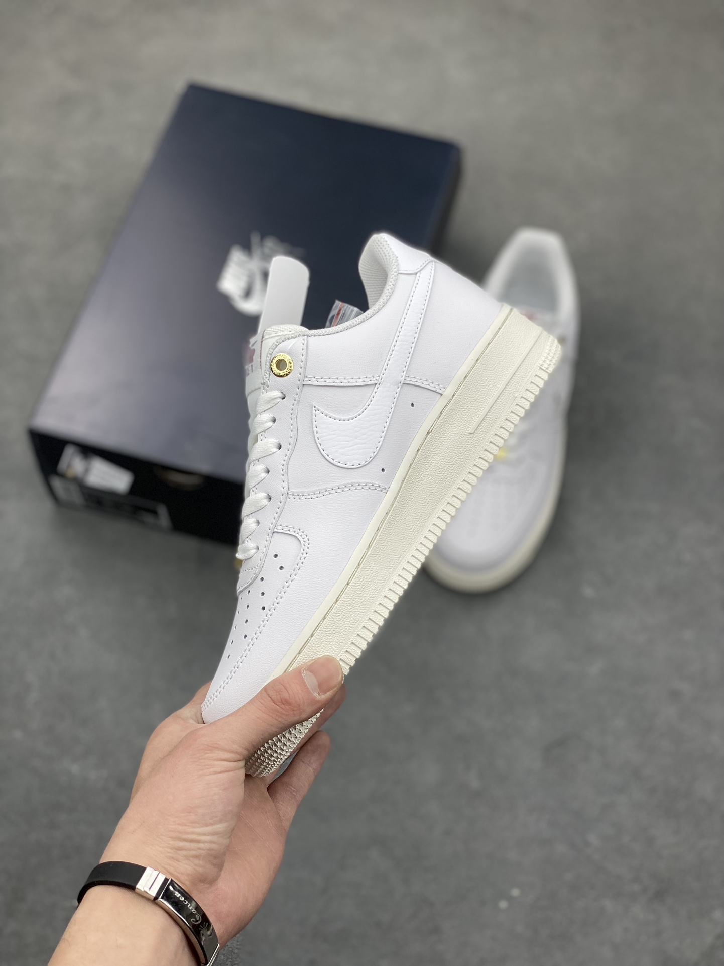 Nike Air Force 1 Low Retro Premium White/Grey/Red DQ7664-100 4 i1679858994 1570 2
