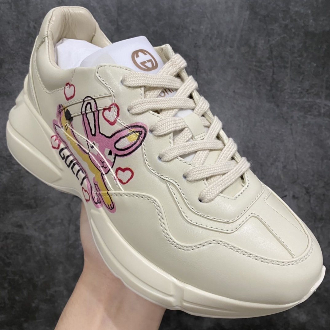 The top purchasing version of Gucci dad shoes is the pure original purchasing grade. The top Gucci dad shoes on the Internet are the original Gucci.