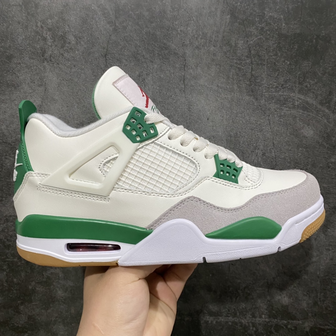 外贸纯原版NK SB x Air Jordan 4“Pine Green”n联名绿松石 纯原外贸订单n原盒原配  独家配原鞋拆解开发n原楦原纸板开发 全市场最纯正四代版型n原底真实气垫 回弹反馈充足n完美鞋楦打造 市面最高工艺一切细节如图实拍，所见所得‼ 货号：DR5415-103nSize:  40.5 41 42 42.5 43 44 44.5 45 46 47.5-莆田鞋批发中心