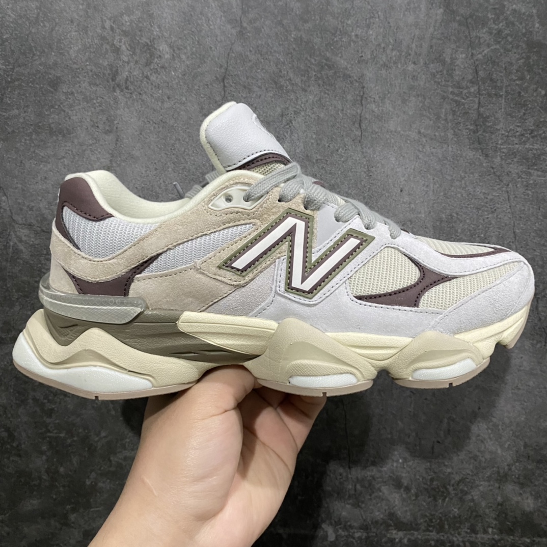 纯原版本New Balance NB9060 棕色 U9060FNA全套原楦原纸板原厂数据开发 进口三明治网面 原装进口翻毛皮料正确绒感卡色 正确中底拉帮中底网布细节 原厂标裁 带紫光防伪 定制后跟透明水晶模块 冲裁组合 大底贴合程度胶水上色把控完美 整洁度挑战全网艺术家 多道序QC把关品质完善 匠心打造 耗时两个月开发完成 工艺极其复杂难度可想而知 新开独立私模大底 全网唯一正确六层组合大底 高端零售专供产物Size：36 37 37.5 38 38.5 39 40 40.5 41 42 42.5 43 44 45.5 46.5-莆田鞋批发中心