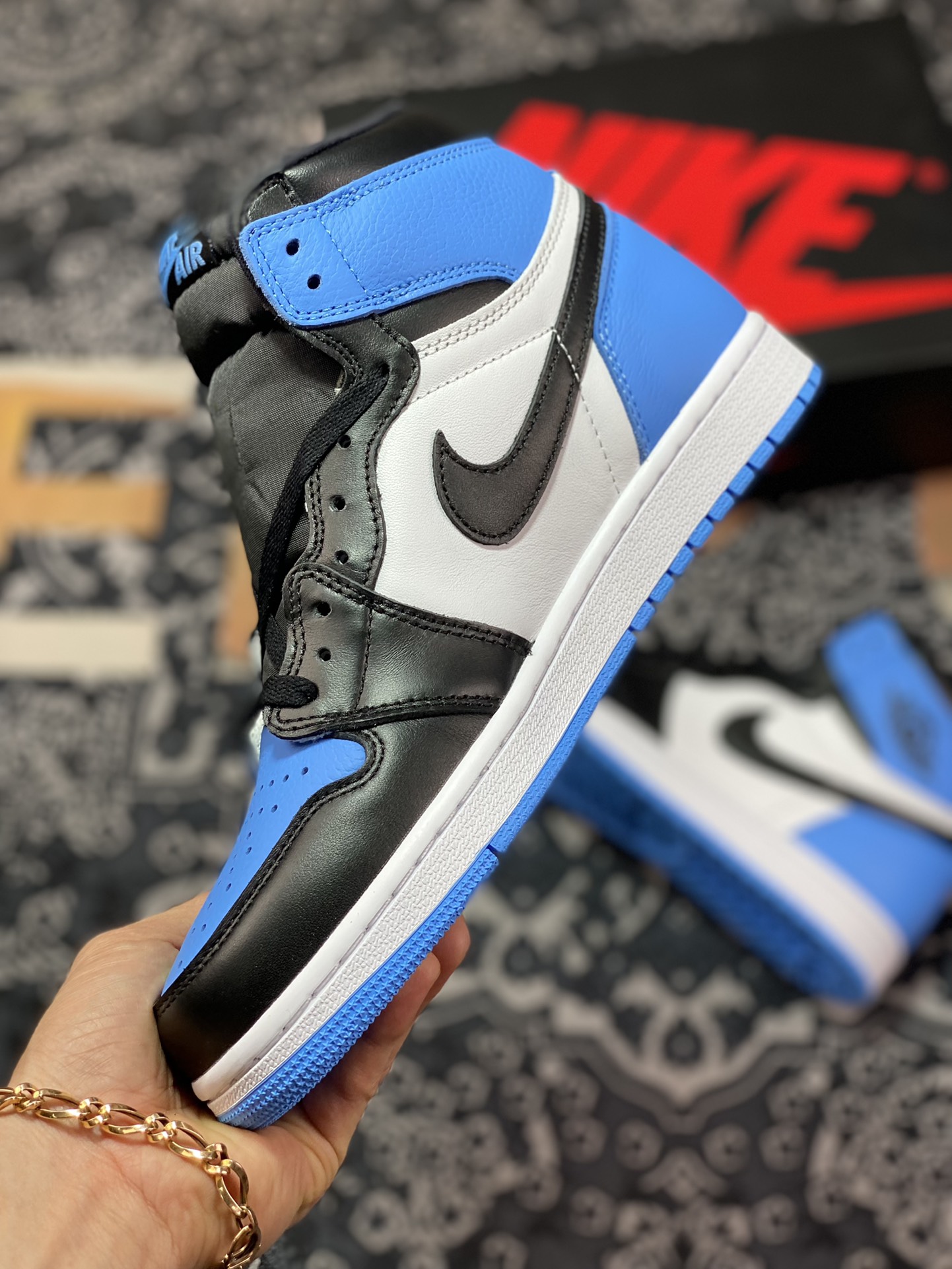 Nike Air Jordan 1 Retro High OG”University Blue”AJ1代经典复古经典“黑白大学蓝脚趾”DZ5485-400