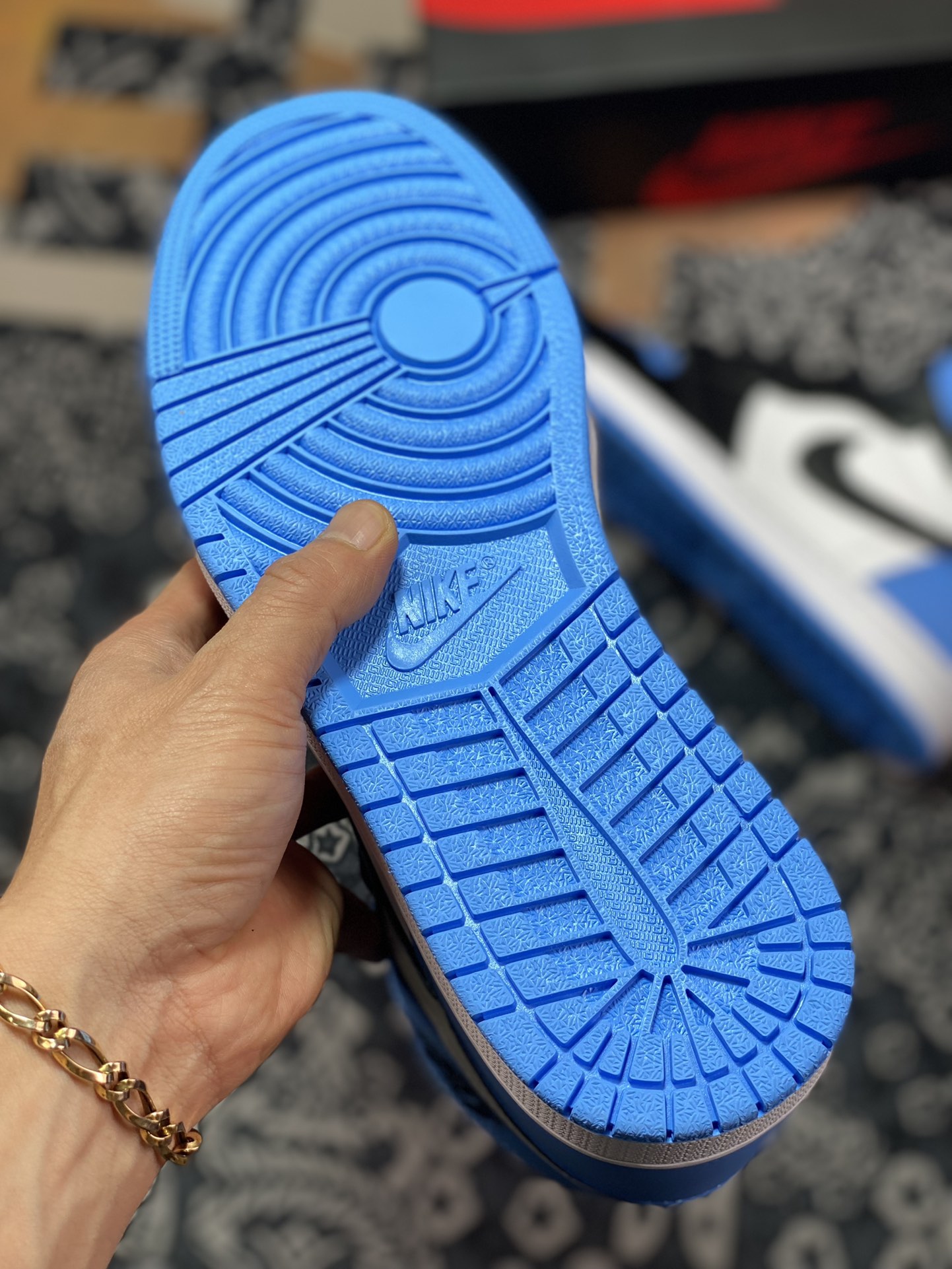 Nike Air Jordan 1 Retro High OG”University Blue”AJ1代经典复古经典“黑白大学蓝脚趾”DZ5485-400