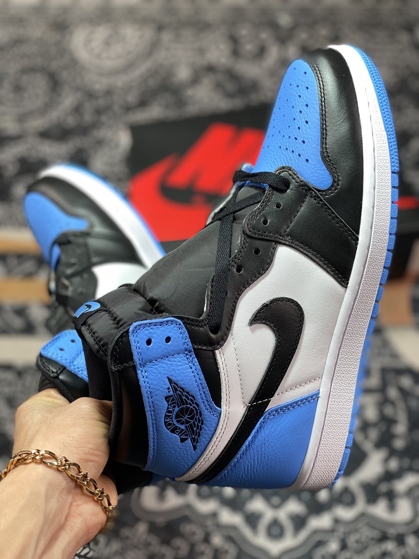 Nike Air Jordan 1 Retro High OG”University Blue”AJ1代经典复古经典“黑白大学蓝脚趾”DZ5485-400