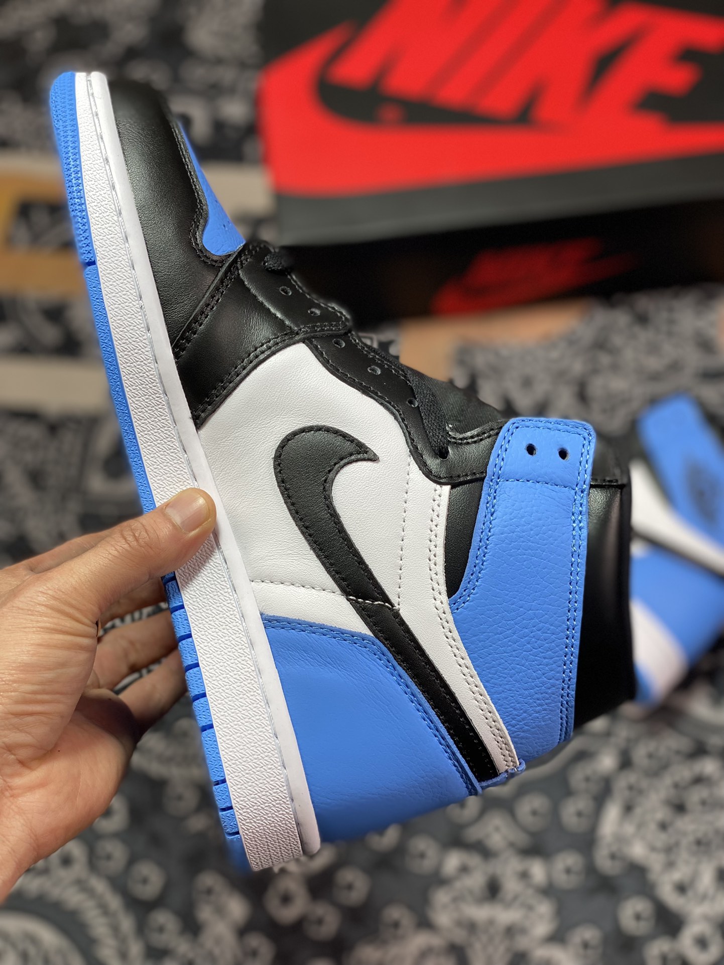 Nike Air Jordan 1 Retro High OG”University Blue”AJ1代经典复古经典“黑白大学蓝脚趾”DZ5485-400