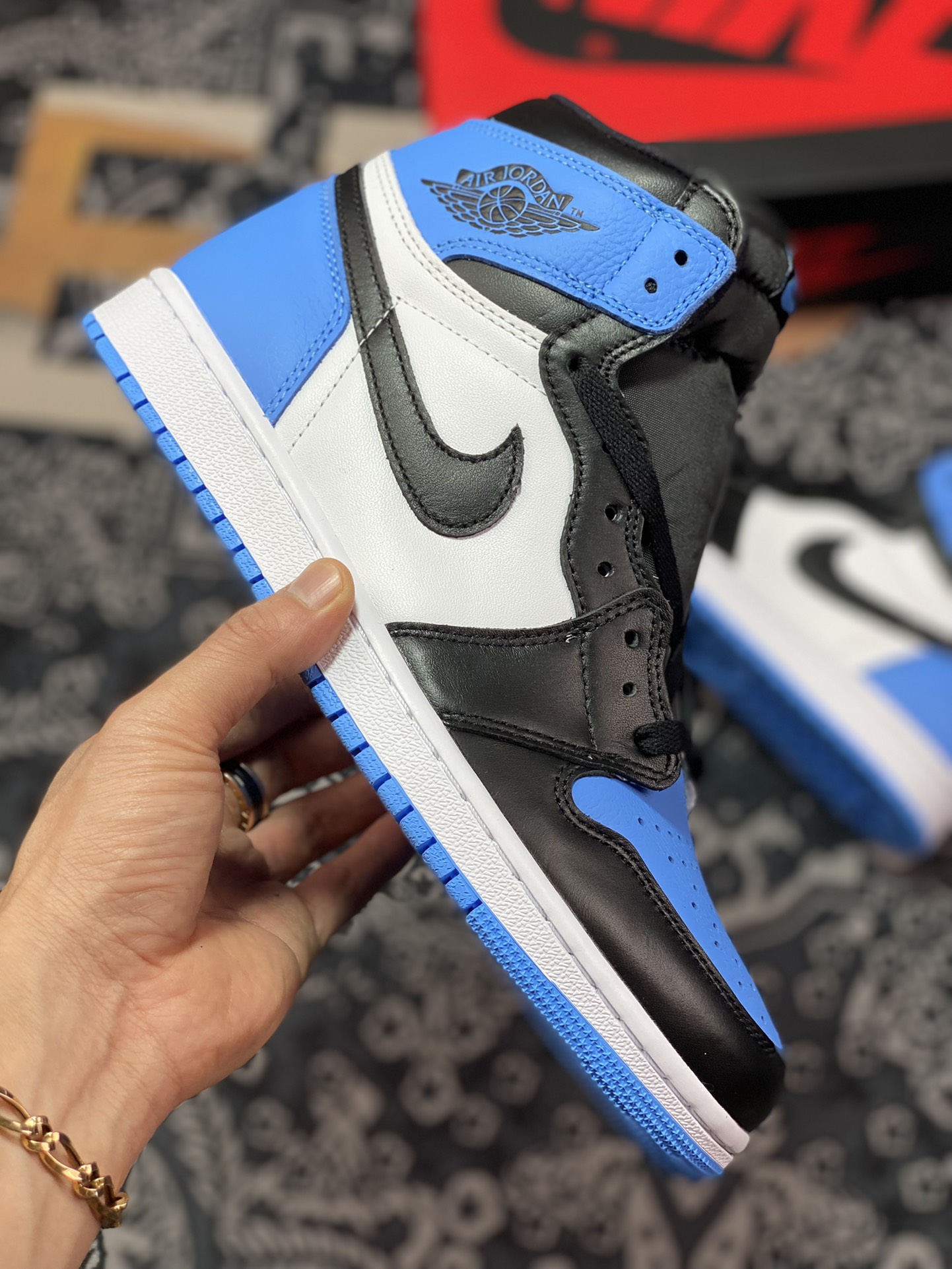 Nike Air Jordan 1 Retro High OG”University Blue”AJ1代经典复古经典“黑白大学蓝脚趾”DZ5485-400