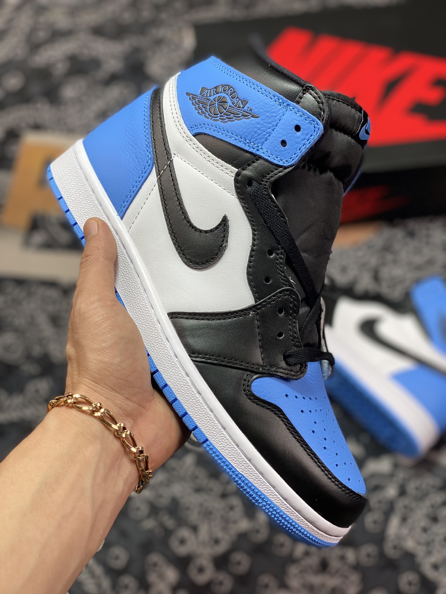 Nike Air Jordan 1 Retro High OG”University Blue”AJ1代经典复古经典“黑白大学蓝脚趾”DZ5485-400