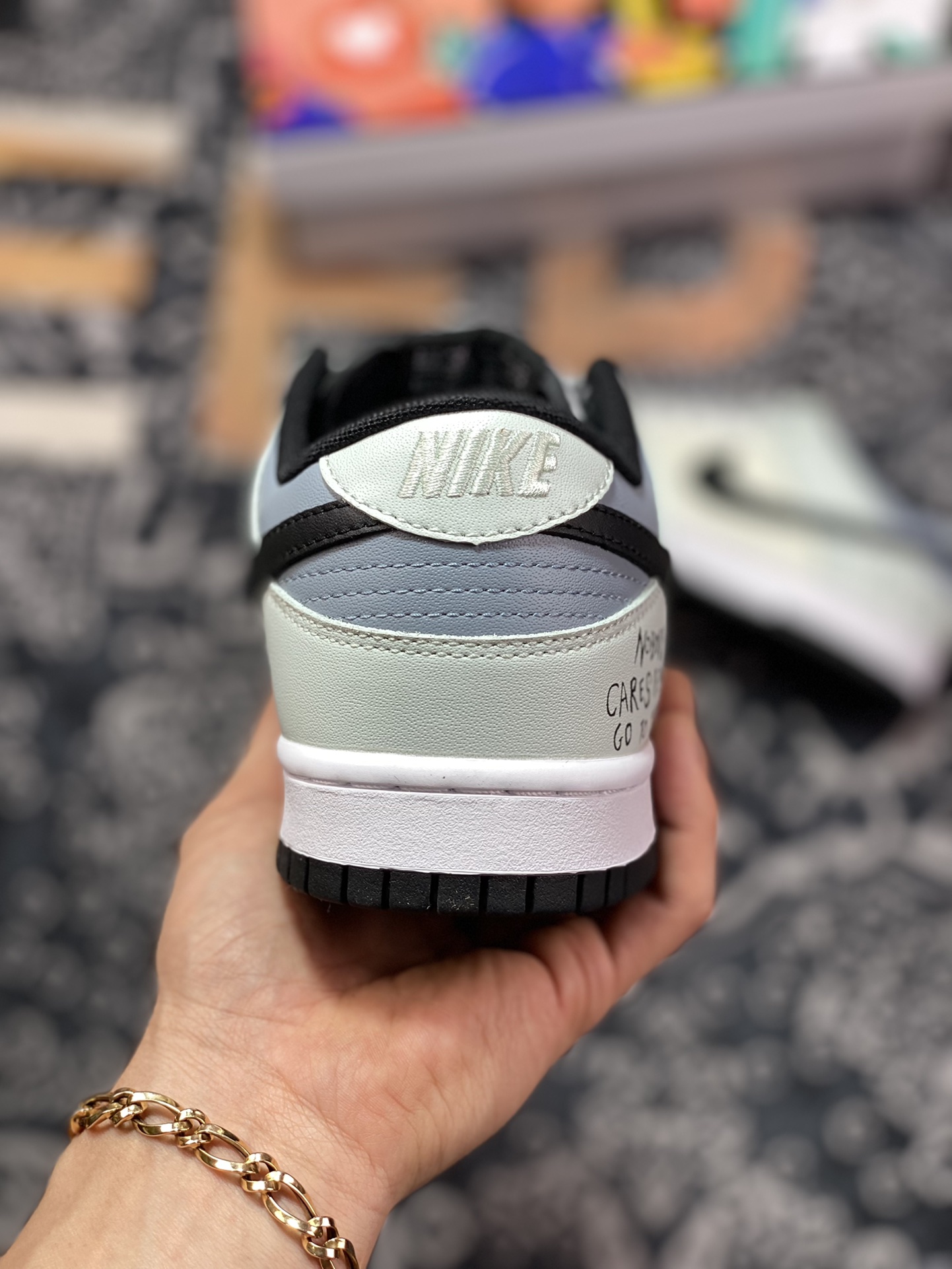 300 Nike By You SB Dunk Low Retro SP扣篮系列低帮休闲“白米浅灰黑皇冠涂鸦”DD3696-255
