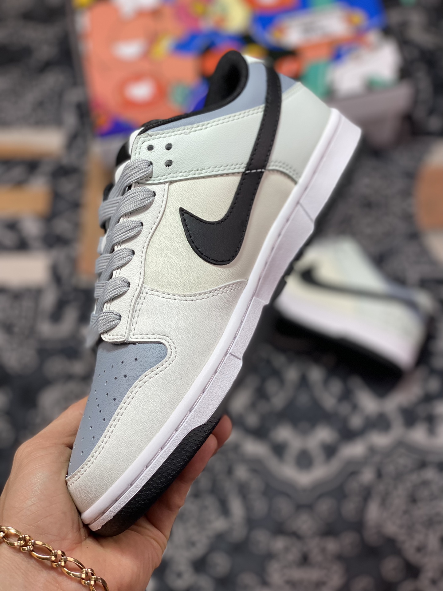 300 Nike By You SB Dunk Low Retro SP扣篮系列低帮休闲“白米浅灰黑皇冠涂鸦”DD3696-255