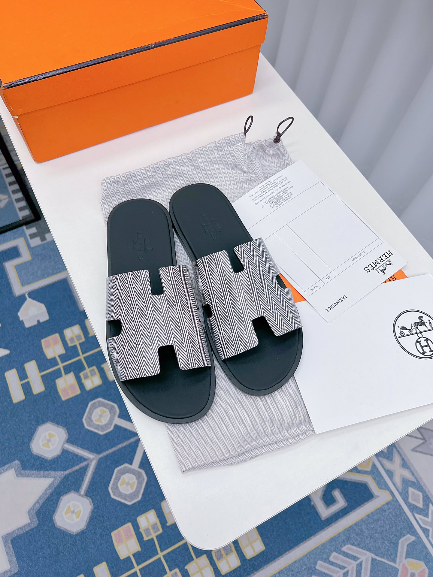 NO:228427,[HERMES] —————————————————————————————————————————————————————————————————————————————————————————————————————————————————————————————————————————————————————————————————————————————————————————————————————————————————————————————————————————————————————————  The upper is made of custom calfskin/imported denim/imported original palm print.  The inner part is dyed with cowhide inside.  The foot pads are all top-level imported cowhide. Exclusively opened the mold Italian original leather bottom. All colors are available. Welcome to the picture to inquire. Men's version SlZE38/39/40/41/42/43/44 [45 customized].  (Standard size) (This model is a genuine leather sole. Please remind customers to try it on. You cannot step on the ground directly. If there is trachoma and not after-sales, please understand)..., slippers, hermes, hermes, slippers, cowhide, Leather soles19860909【HERMES】————顶级原单品质男拖系列； 香港购入正版,调试了三个月才出货爱马仕H家男拖鞋别看简单,实在不好做,没有原版,根本就不可能做出完美的复刻.也正因为有这些好东西,才能让拖鞋变得那么好穿！ 材质鞋面采用订制小牛皮/进口牛仔布／进口原版手掌纹． 内里小染牛皮内里． 垫脚都是顶级进口头层牛皮 独家开模意大利原版真皮大底 颜色所有颜色都有,欢迎来图询问 男版SlZE38/39/40/41/42/43/44［45订做］．(标准码数 )（此款为真皮大底,请跟顾客提醒试穿时鞋底,不能直接踩地上,如果有沙眼不售后,请理解）..,拖鞋,hermes,hermes,slippers,cowhide,Leather soles,Women's Shoes