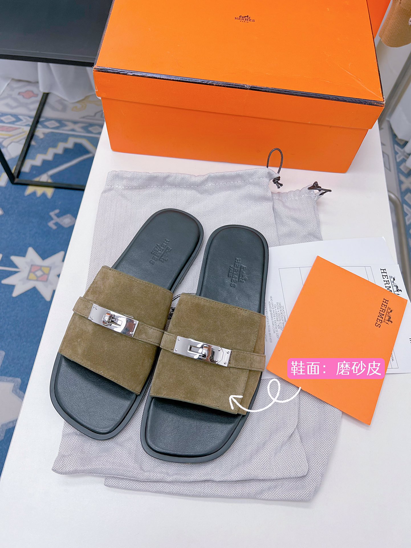 NO:228465,[HERMES] —————————————————————————————————————————————————————————————————————————————————————————————————————————————————————————————————————————————————————————————————————————————————————————————————————————————————————————————————————————————————————————————————————————————————————————————————————————————————————————————————————————————————————————————————————————————————————————————————————————————————————————————————————————————————————————————————————————————————————————————————————————————————————————  The upper is made of custom calfskin/imported denim/imported original palm print.  The inner small dyed cowhide inner lining, the foot pads are all top-level imported cowhide, exclusive molding, Italian original genuine leather sole, all colors are available, welcome to ask, Men's version SlZE38-45 (45 customized) (standard size, according to the usual sneaker size) (This model is a genuine leather sole, please remind customers that the sole cannot be directly on the ground when trying it on, if there is trachoma, please understand)., Slippers, hermes, hermes, sneakers, slippers, cowhide, Leather soles19860909【HERMES】————顶级原单品质男拖系列； 香港购入正版,调试了三个月才出货爱马仕H家Kelly扣男拖鞋别看简单,实在不好做,没有原版,根本就不可能做出完美的复刻.也正因为有这些好东西,才能让拖鞋变得那么好穿！ 材质鞋面采用订制小牛皮/进口牛仔布／进口原版手掌纹． 内里小染牛皮内里 垫脚都是顶级进口头层牛皮 独家开模意大利原版真皮大底 颜色所有颜色都有,欢迎来图询问 男版SlZE38-45（45订做）(标准码数 按平时运动鞋码)（此款为真皮大底,请跟顾客提醒试穿时鞋底不能直接踩地上,如果有沙眼不售后,请理解）.,拖鞋,hermes,hermes,sneakers,slippers,cowhide,Leather soles,Women's Shoes