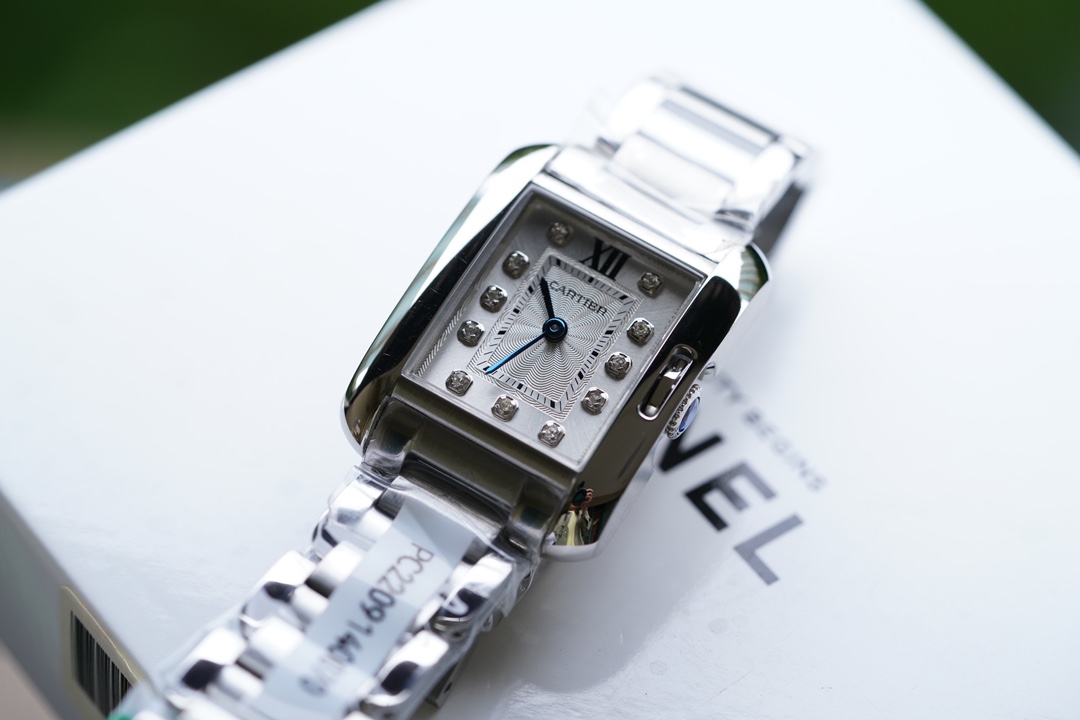 NO:143223,Buy~ Cartier TANK ANGLAISE series classic masterpieces 11 vvs real diamonds with one certificate and one code with an official authoritative inspection certificate!  The nobleness is revealed!  !  !   Among the many classic styles created by Cartier, Tank watches are definitely 