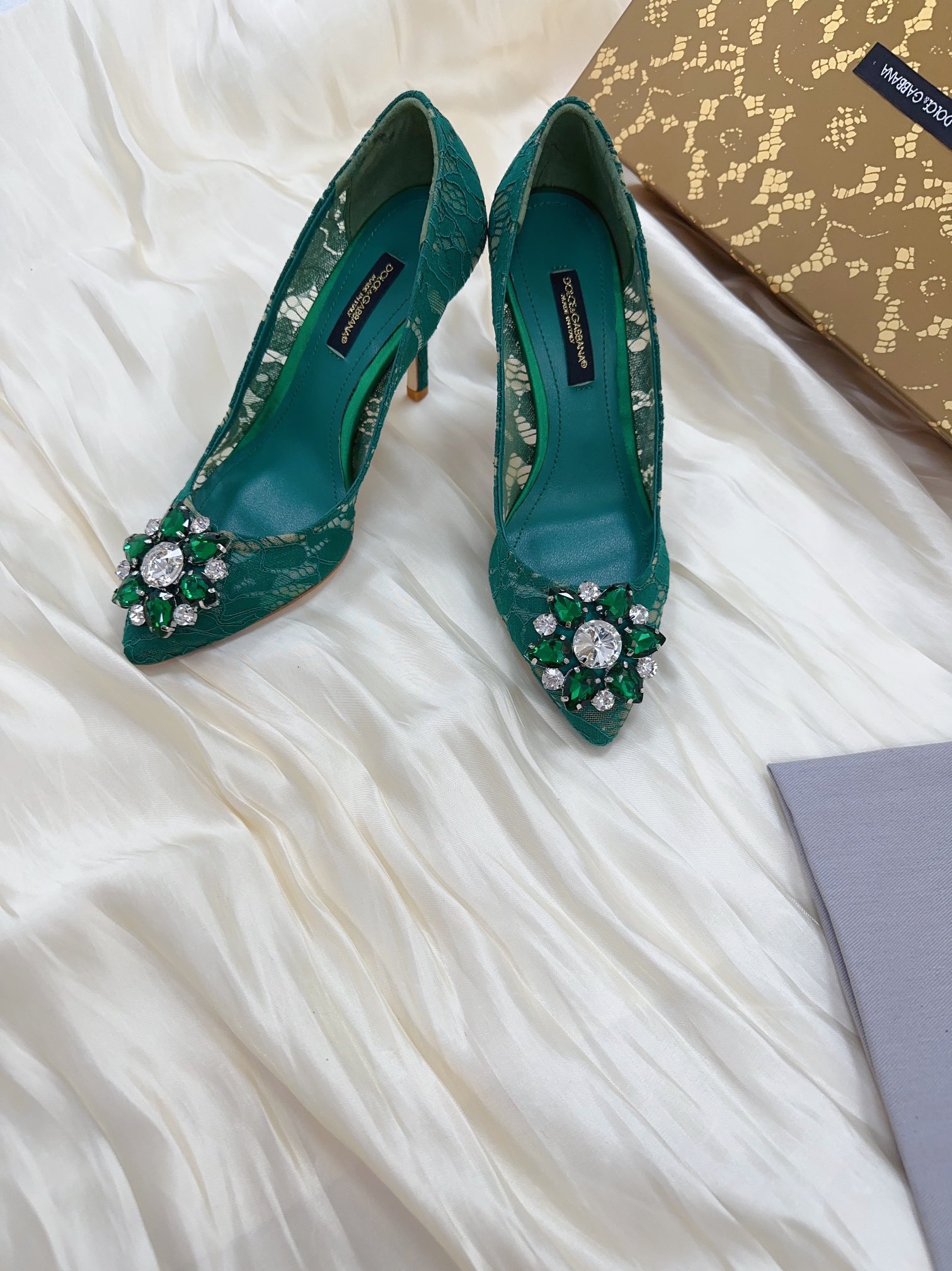 NO:407327,DOLCE&GABBANA 34/40 size, 9cm 6.5cm leather bottom, luxury lace, sheepskin, raw material collection channel to get one to one customized fabric, eternal classic!  , High heels single shoes, Dolce & Gabbana, high heels, sheepskin19860909DOLCE&GABBANA 34/40码、9cm 6.5cm 真皮底 奢华蕾丝 ,羊皮里,原材料采集渠道获得一比一的定制面料 永恒经典！,高跟鞋单鞋,Dolce&Gabbana,high heels,sheepskin,Women's Shoes