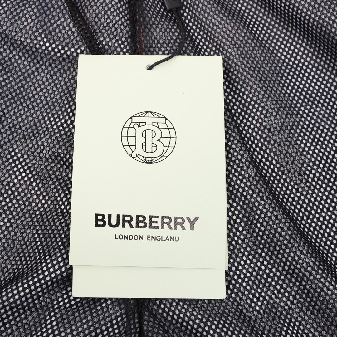 200 Burberry/巴宝莉 经典格纹沙滩短裤