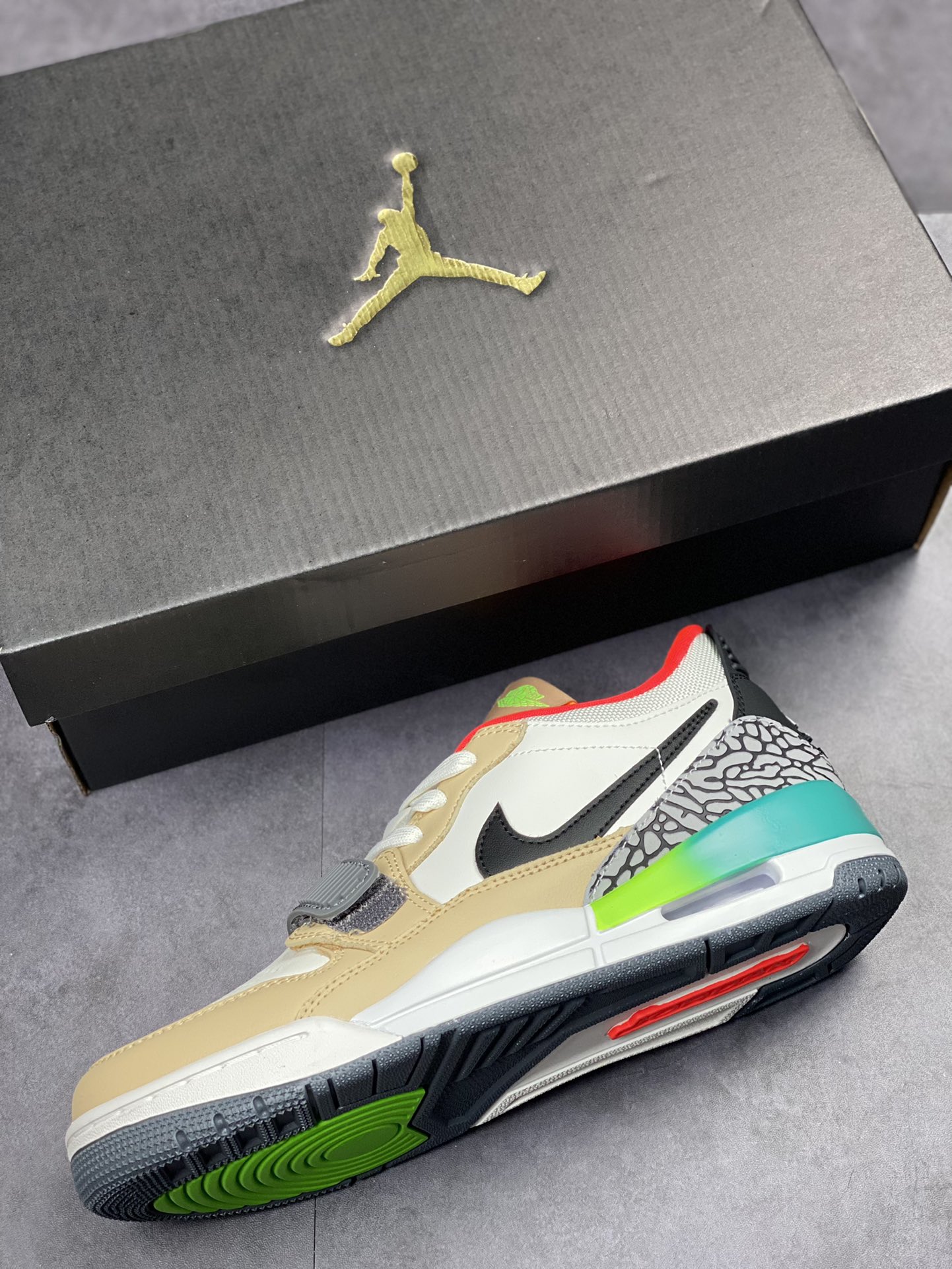 260 [Air Jordan 3、Air Jordan 1 和 Air Trainer 2 DZ2762-101