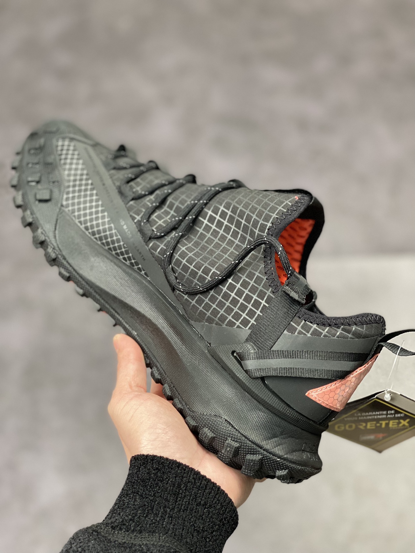 210 Nike ACG Mountain Fly Low GORE-TEX 户外登山运动鞋/黑红 DA5424-001