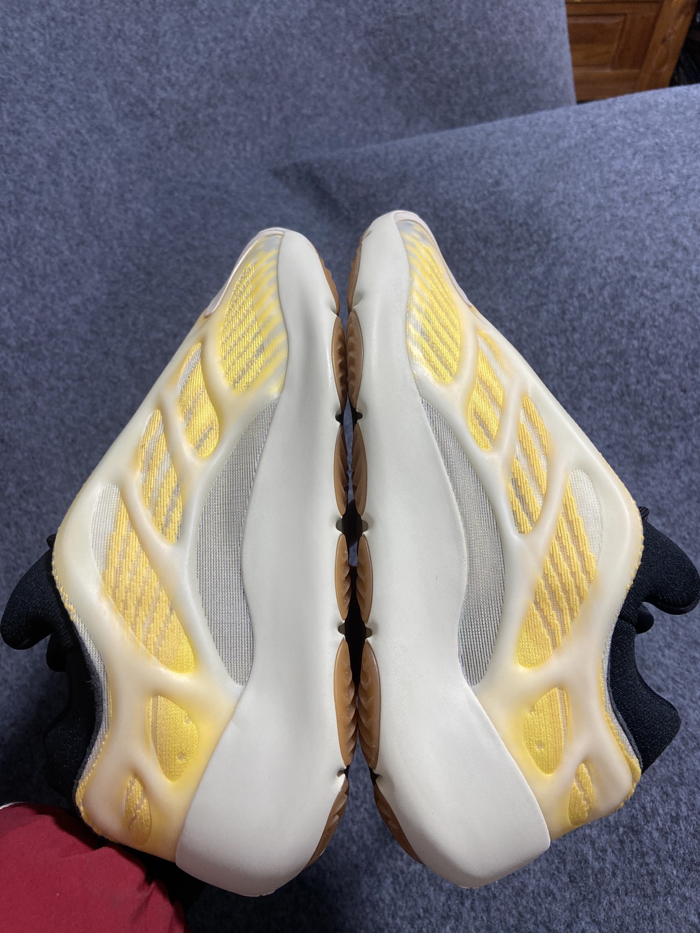 椰子700V3白黄尺码36-48总裁