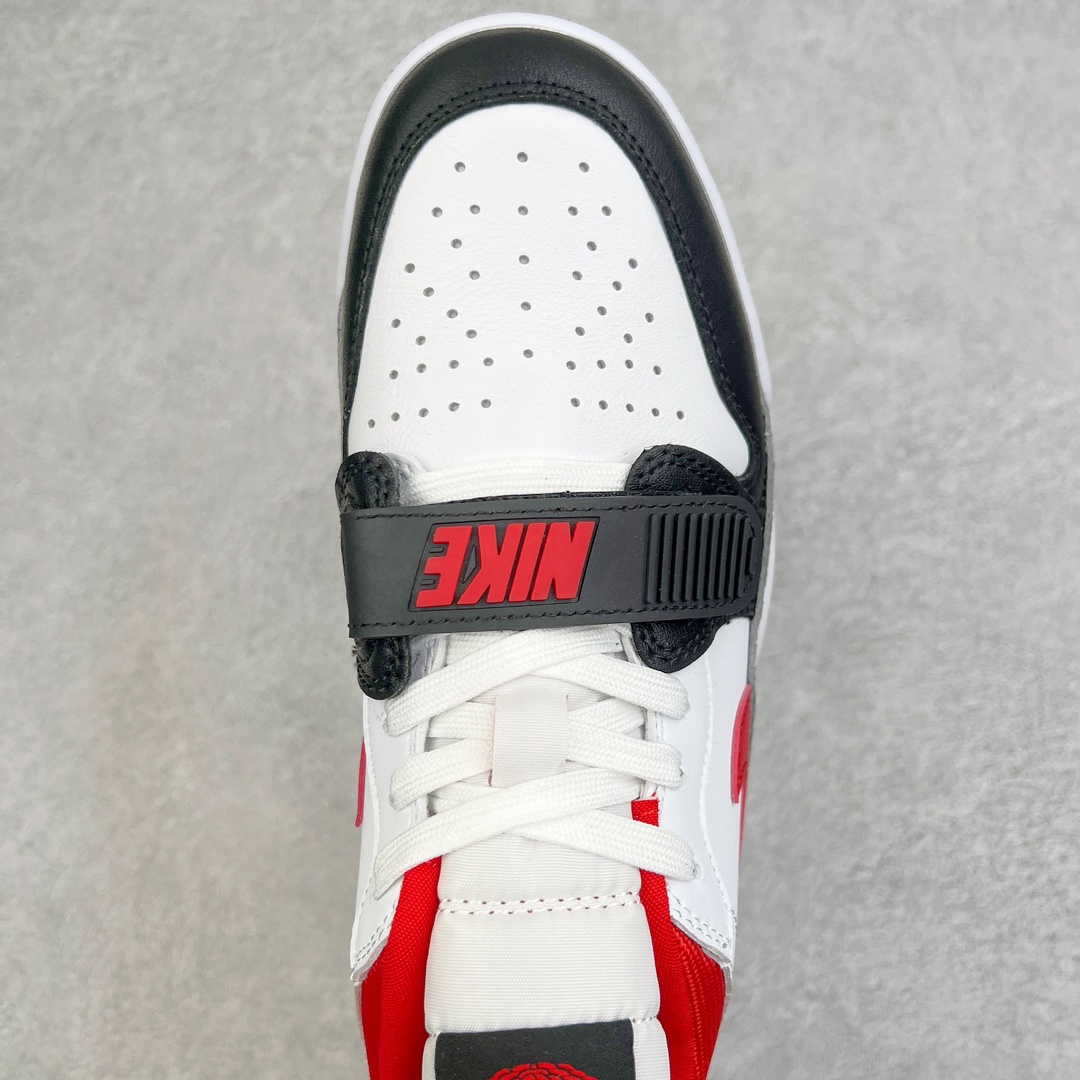 图片[4]-💰220 ＃KZ神版 Air Jordan Legacy AJ312 Low 低帮复古篮球鞋 白红黑芝加哥 CD7069-160 市场最强独一档产物 全套原纸板楦头开发 原厂大底磨具加持立体防滑纹理 原档数据后跟TPU子母扣魔术贴 原装可视Air Sole气垫 原汁原味最完美的312代版型 唯一正确鞋头趴度弧度高度鞋身腰线 进口港宝加持 后跟自然饱满 全鞋荧光划线卡点 追求极致完美 每一双都是工艺品 多重QC质检 超越公司货的品控标准 实实在在的免检产品 鞋身采用了皮革材质打造 横跨鞋面的魔术贴十分吸睛 侧面的Swoosh Logo的一部分被鞋面遮挡了一部分 颇具玩味 魔术贴上标有NK标识 而鞋舌上是Jordan的经典红色飞翼Logo 后跟和鞋底均采用了AJ3的设计 后跟上同样也使用了经典的爆裂纹图案 SIZE：36 36.5 37.5 38 38.5 39 40 40.5 41 42 42.5 43 44 44.5 45 46 47.5 编码：by2936090-运动鞋