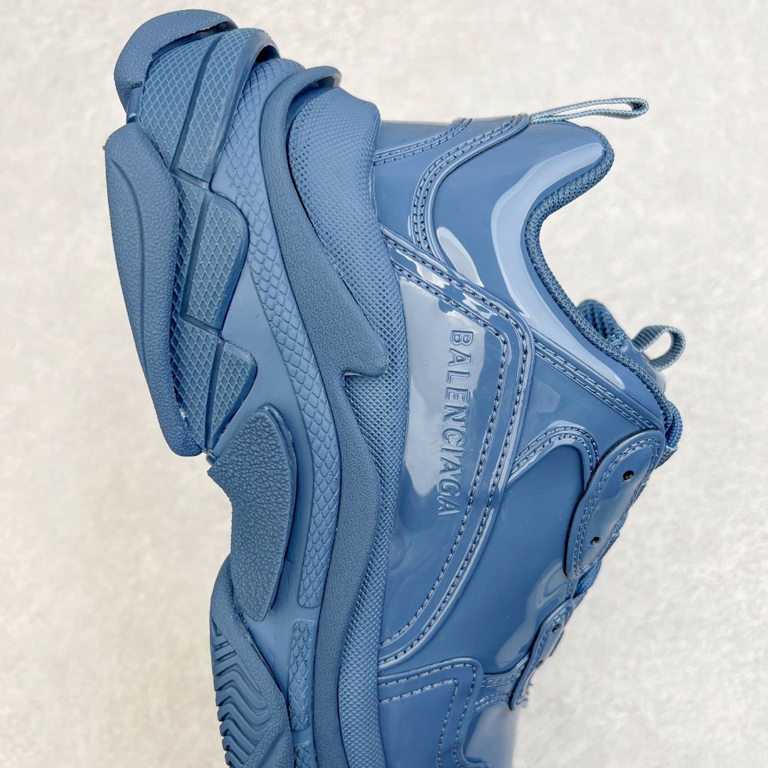 图片[6]-＃VG零售版 BALENCIAGA Triple S 巴黎世家复古老爹鞋 镜面漆皮 全套原纸板楦头开发 最原汁原味的灵魂版型 全鞋荧光划线卡点 胶水把控整洁度追求极致完美 每一双都是工艺品 多重QC质检 超越公司货的品控标准 实实在在的免检产品 原盒原配 正确字体电绣 粗细、位置、大小正确 侧边TPU 透气孔匹配意产原版 正确气垫分离大底 TPU软底 原版一致大底LOGO 立体感十足 原厂皮料水洗做旧 采购原厂网纱 小牛皮 小羊皮和网眼 复杂的三层外底 采用Clear Sole技术将TPU注入鞋底内部可产生气泡 以提供更多舒适感 更轻的鞋子和减震效果 脚趾边缘绣有尺寸 侧面绣有徽标 背面压印徽标 舌头上的Triple S橡胶品牌 2个鞋带环 包括1个功能环 运动系带系统 带12个织物孔眼 双色鞋带让人想起远足靴的鞋带 后部拉环和舌头拉环 水洗效果 打造老旧外观 正常尺码 尺码：35 36 37 38 39 40 41 42 43 44 45 46-选品中心