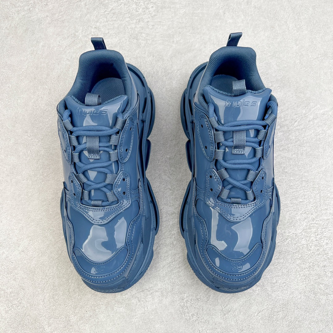 图片[2]-＃VG零售版 BALENCIAGA Triple S 巴黎世家复古老爹鞋 镜面漆皮 全套原纸板楦头开发 最原汁原味的灵魂版型 全鞋荧光划线卡点 胶水把控整洁度追求极致完美 每一双都是工艺品 多重QC质检 超越公司货的品控标准 实实在在的免检产品 原盒原配 正确字体电绣 粗细、位置、大小正确 侧边TPU 透气孔匹配意产原版 正确气垫分离大底 TPU软底 原版一致大底LOGO 立体感十足 原厂皮料水洗做旧 采购原厂网纱 小牛皮 小羊皮和网眼 复杂的三层外底 采用Clear Sole技术将TPU注入鞋底内部可产生气泡 以提供更多舒适感 更轻的鞋子和减震效果 脚趾边缘绣有尺寸 侧面绣有徽标 背面压印徽标 舌头上的Triple S橡胶品牌 2个鞋带环 包括1个功能环 运动系带系统 带12个织物孔眼 双色鞋带让人想起远足靴的鞋带 后部拉环和舌头拉环 水洗效果 打造老旧外观 正常尺码 尺码：35 36 37 38 39 40 41 42 43 44 45 46-选品中心