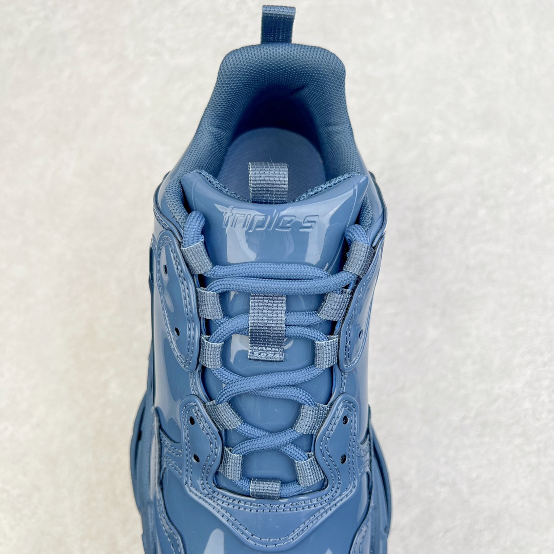 图片[5]-＃VG零售版 BALENCIAGA Triple S 巴黎世家复古老爹鞋 镜面漆皮 全套原纸板楦头开发 最原汁原味的灵魂版型 全鞋荧光划线卡点 胶水把控整洁度追求极致完美 每一双都是工艺品 多重QC质检 超越公司货的品控标准 实实在在的免检产品 原盒原配 正确字体电绣 粗细、位置、大小正确 侧边TPU 透气孔匹配意产原版 正确气垫分离大底 TPU软底 原版一致大底LOGO 立体感十足 原厂皮料水洗做旧 采购原厂网纱 小牛皮 小羊皮和网眼 复杂的三层外底 采用Clear Sole技术将TPU注入鞋底内部可产生气泡 以提供更多舒适感 更轻的鞋子和减震效果 脚趾边缘绣有尺寸 侧面绣有徽标 背面压印徽标 舌头上的Triple S橡胶品牌 2个鞋带环 包括1个功能环 运动系带系统 带12个织物孔眼 双色鞋带让人想起远足靴的鞋带 后部拉环和舌头拉环 水洗效果 打造老旧外观 正常尺码 尺码：35 36 37 38 39 40 41 42 43 44 45 46-选品中心