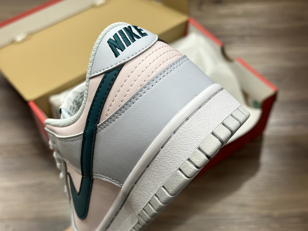 240 NIKE SB Dunk Low 低帮休闲运动鞋 FD1232-002