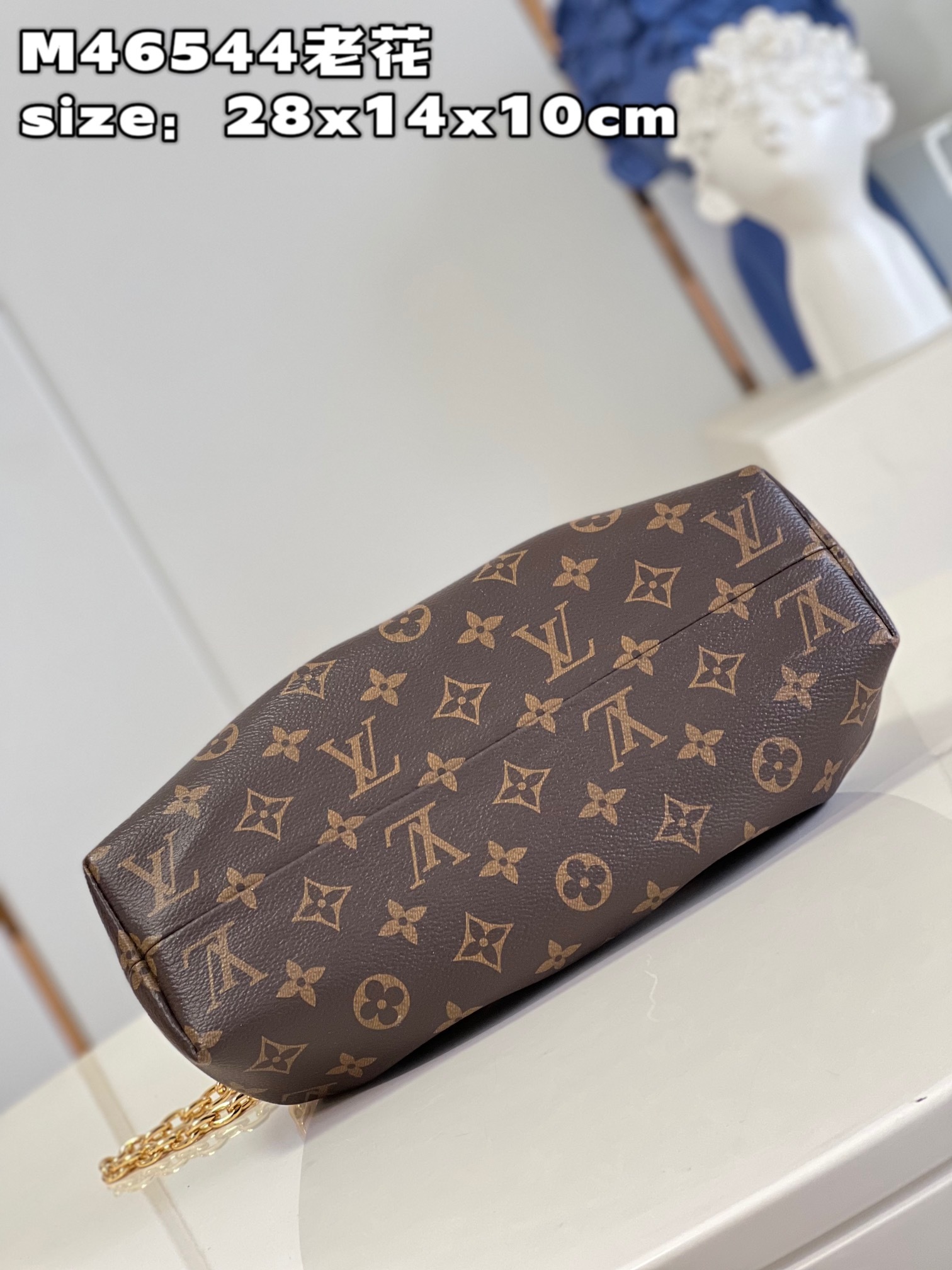 顶级原单M46544老花亮相2023春夏时装秀的MonogramClutch云朵手袋以Monogram帆