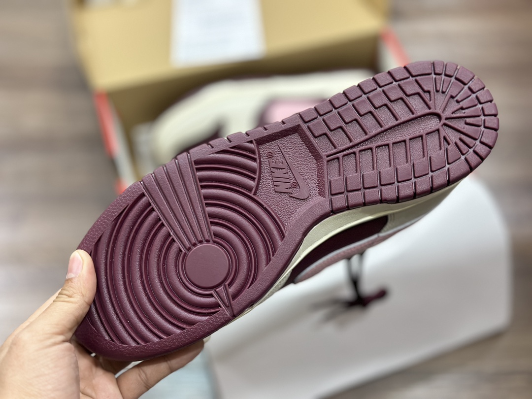 300 NIKE SB Dunk Low 低帮休闲运动鞋 DD9705-100