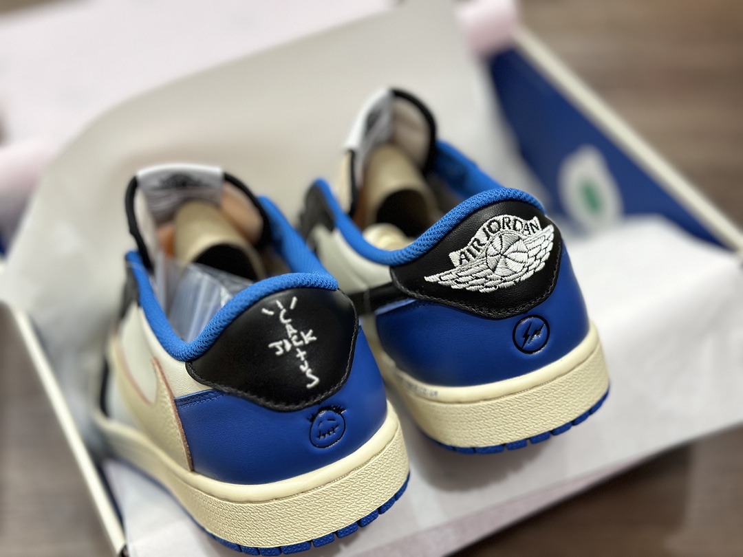 480 Travis Scott × Jordan Air Jordan 1 Low OG SP 蓝白闪电倒钩  DM7866-140