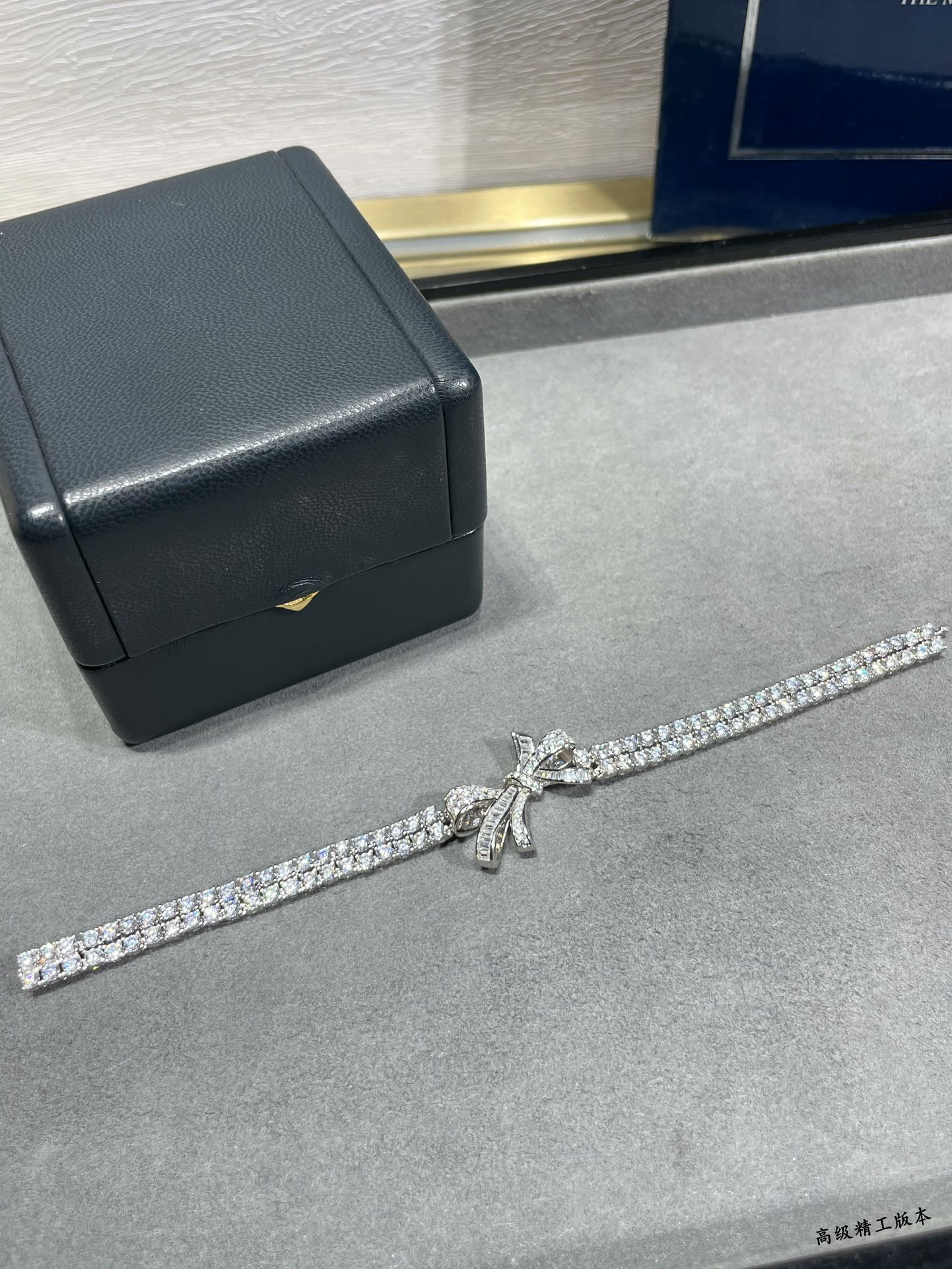 Luxurious Double-Storey Butterfly Chain Jewels with Cylindrical Bling Design - 图片 7