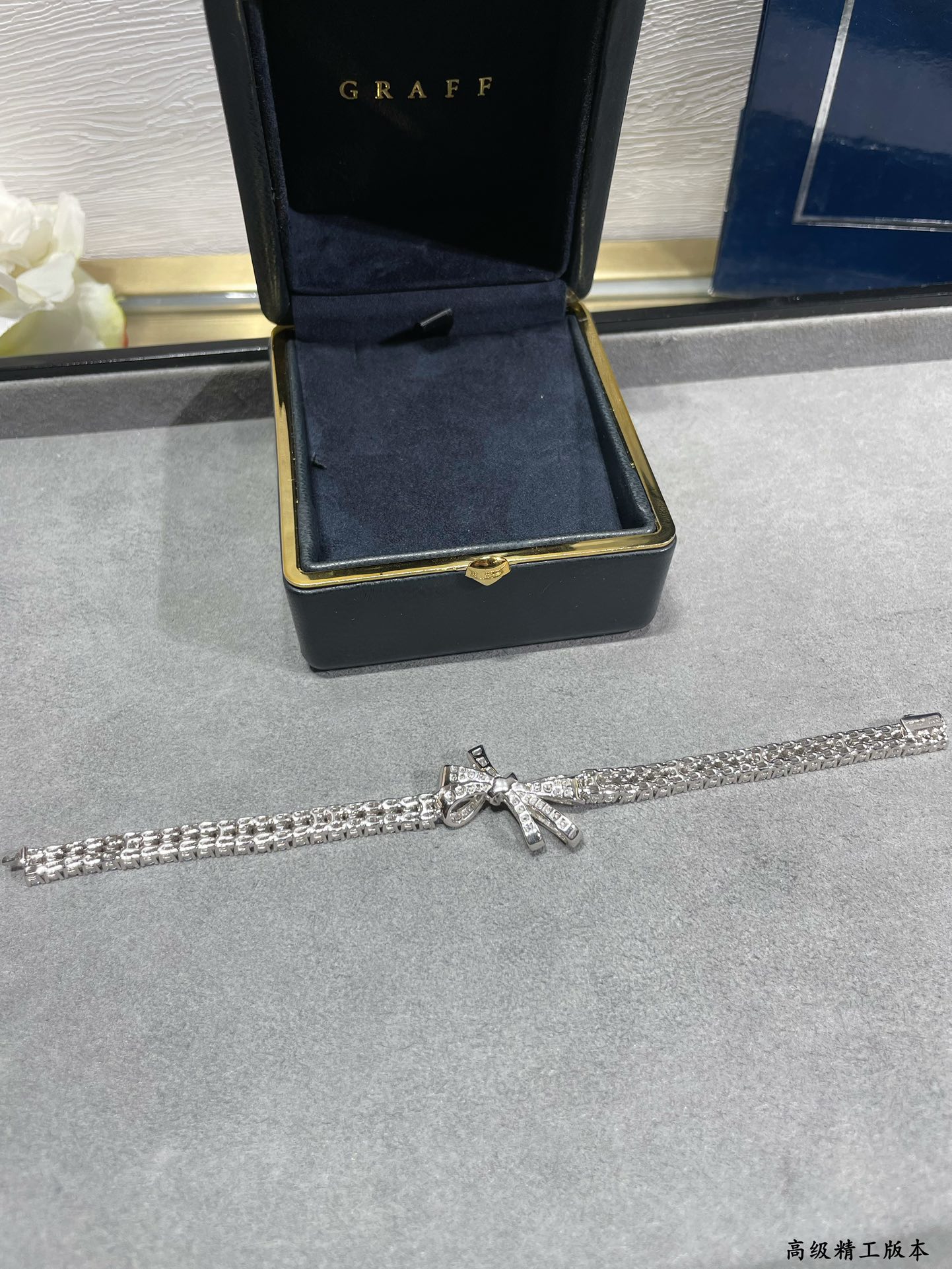 Luxurious Double-Storey Butterfly Chain Jewels with Cylindrical Bling Design - 图片 4