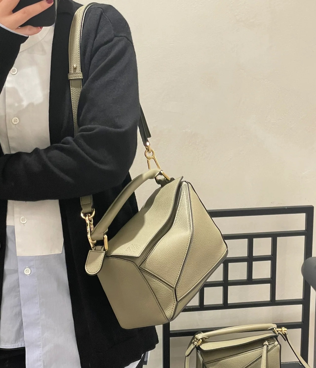 NO:192210,The real photo of the cabinet is better in color (moss green), geometric bag 24cm small19860909柜姐实拍实物颜色更好看哟（洋藓绿）,几何包24cm小号,Bag