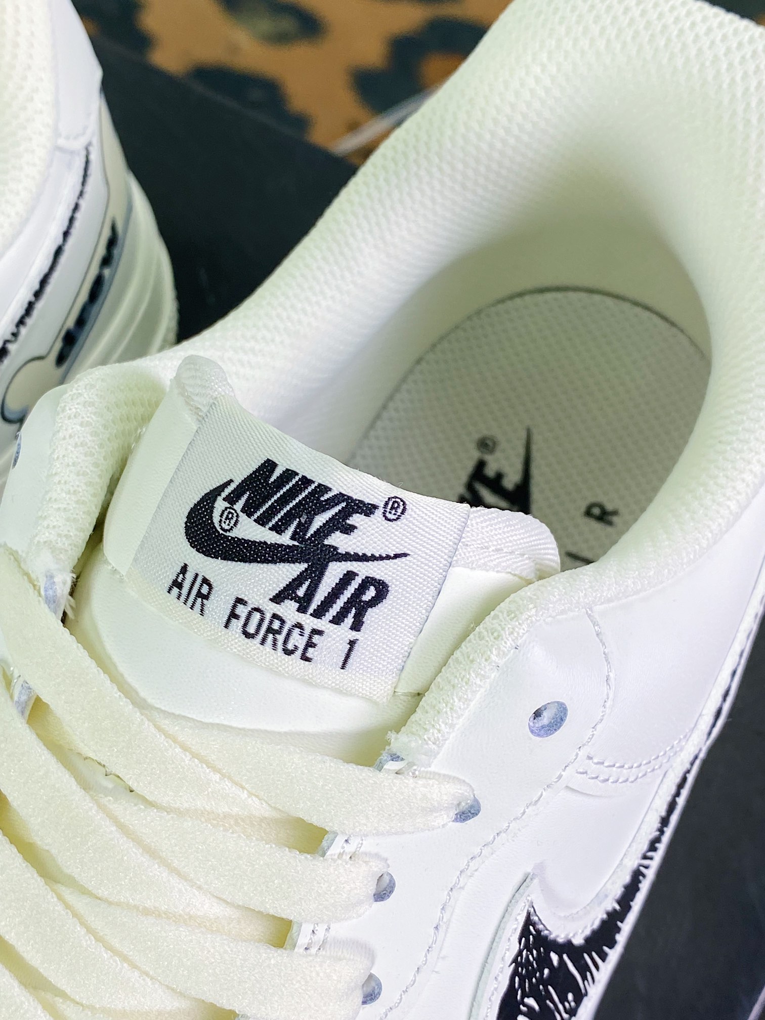 260 Air Force 1'07 Low”White/Blalck/Drew”空军一号“皮革白黑黄Drew涂鸦”CW2288-663