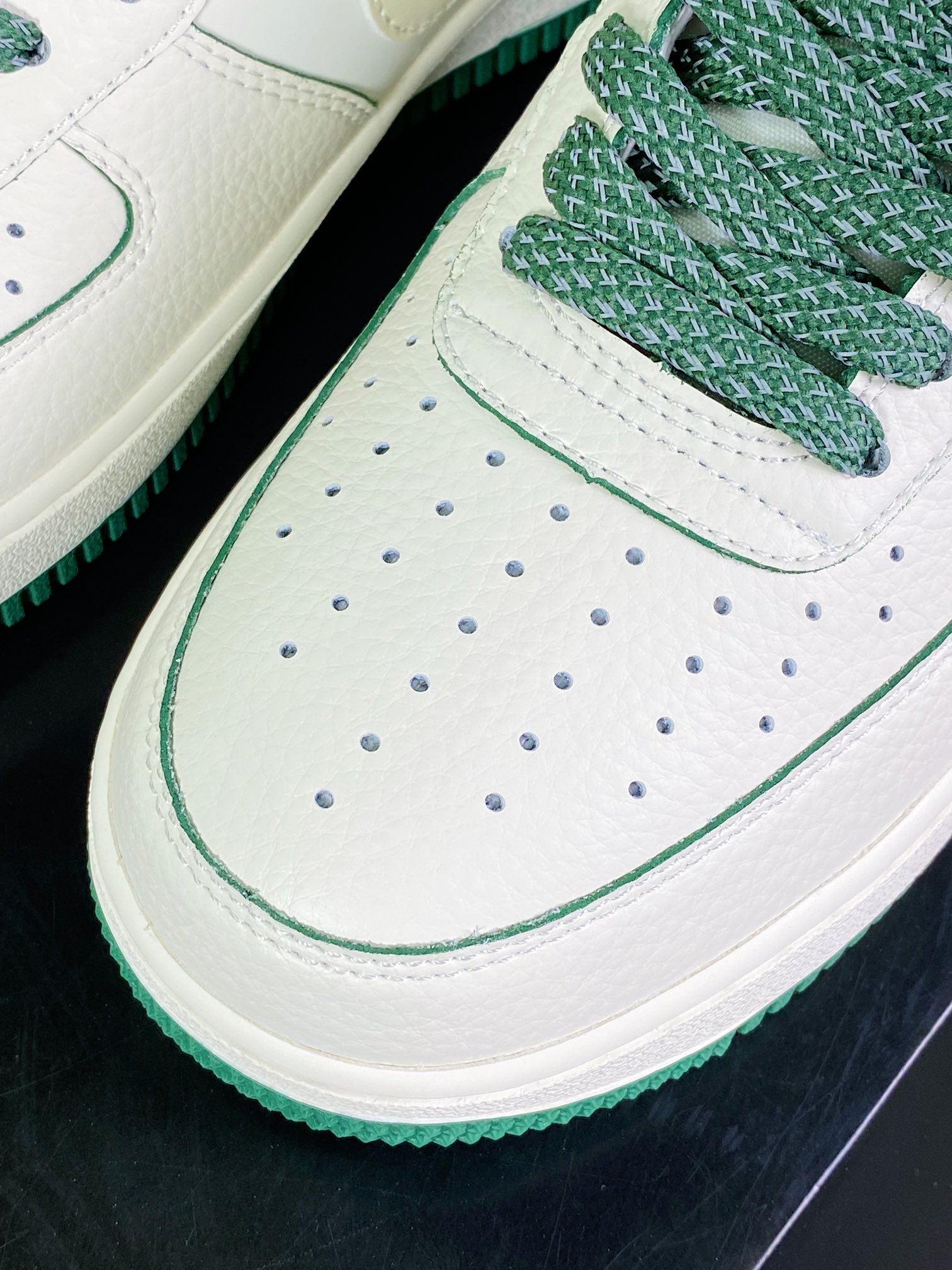 260 Air Force 1 '07 Low QS”Sail White/Green Mini Swoosh”空军一号DD9915-600