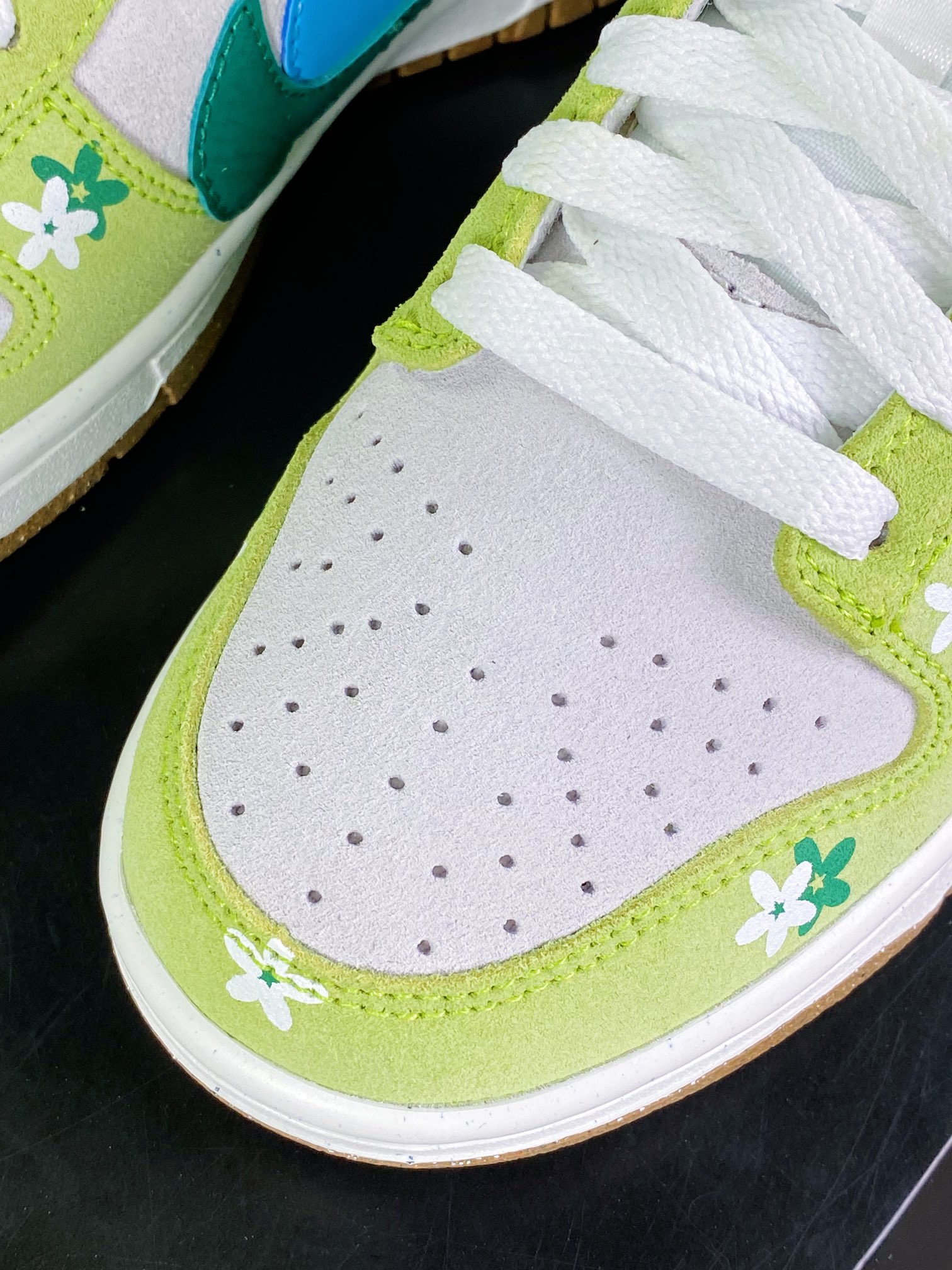 240 SB Dunk Low SE”85 Double Swoosh Green Appl/Flower Blue Grey”扣篮“花朵苹果绿浅灰深绿蓝双钩”DO9457-122
