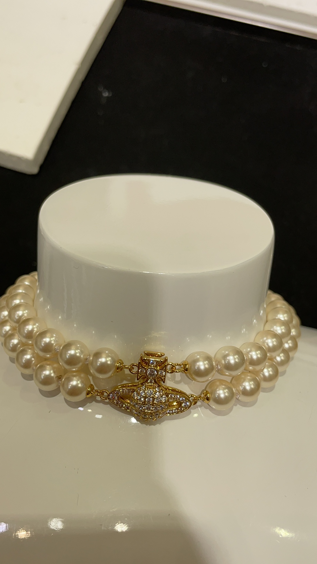 NO:102931,Today's new classics must-buy Vivienne Westwood Queen Mother Golden Full Diamond Saturn Magnetic Buckle Double Pearl Necklace Choker Can be French elegant, sweet and spicy, rich daughter, and there is no style that it cannot control!  So beautiful, with magnetic suction port design, super easy to wear on a daily basis, buy yb development, custom pearls, custom crystal, necklace with packaging, top version, Queen Mother's necklace, necklace19860909今日新品经典必买 VivienneWestwood西太后金色满钻土星磁扣双层珍珠项链choker 可法式优雅 可甜辣少女 可富家千金 简直没有它驾驭不了的风格！太美了 采用磁吸口设计 日常佩戴超级方便 购入yb开发 定制珍珠 定制水晶 项链带包装 顶级版本,西太后项链,necklace,Jewelry