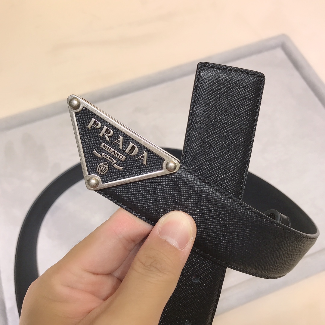 普拉达ＰＲＡＤＡ专柜款小牛皮尺寸3.