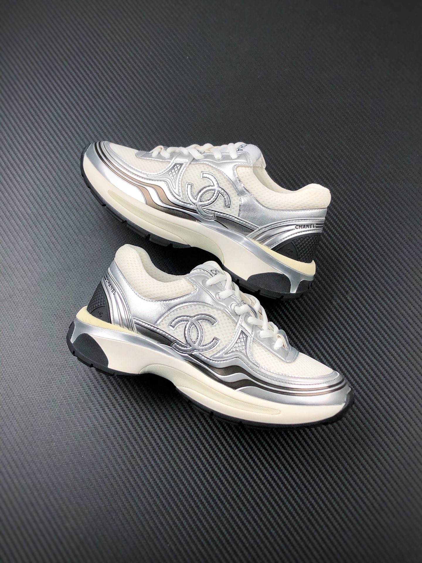 Chanel 23C Gold Horn Silver Horn King Metal Series French luxury brand Chanel Chanel 2023 Logo sneakers