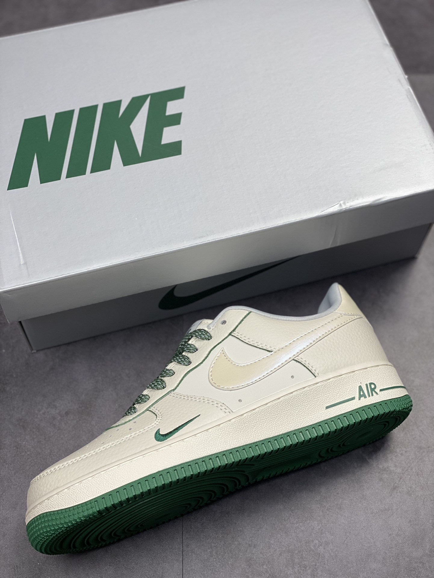 250 Nike Air Force 1 Low 07 米绿珠光 DD9915-600