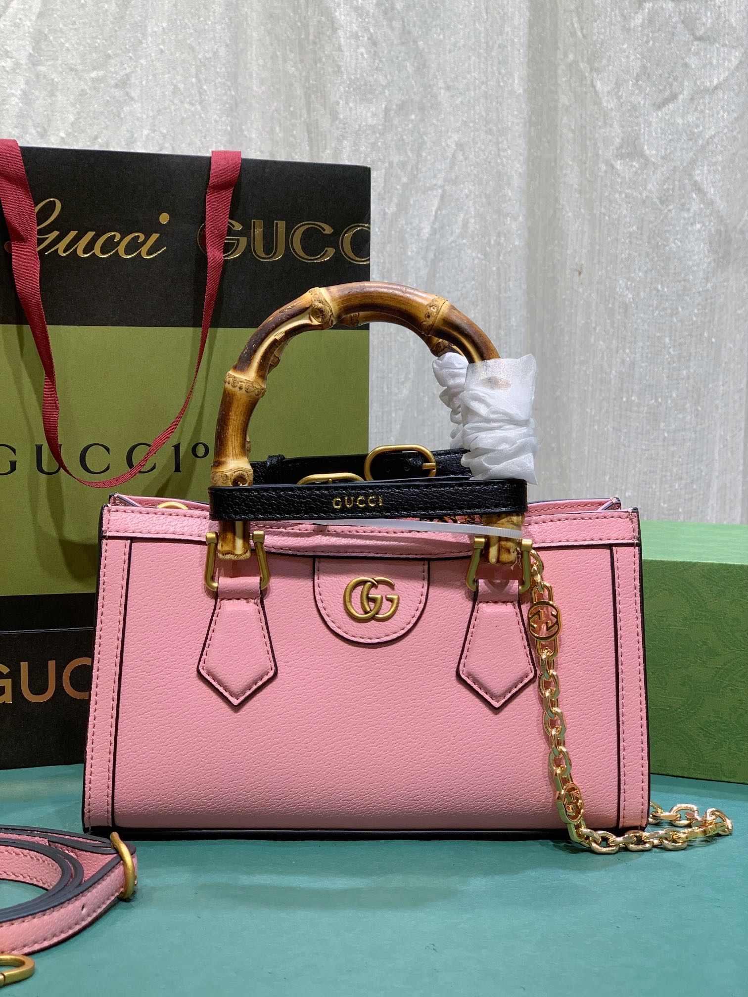 Gucci Diana Crossbody & Shoulder Bags Gold Pink