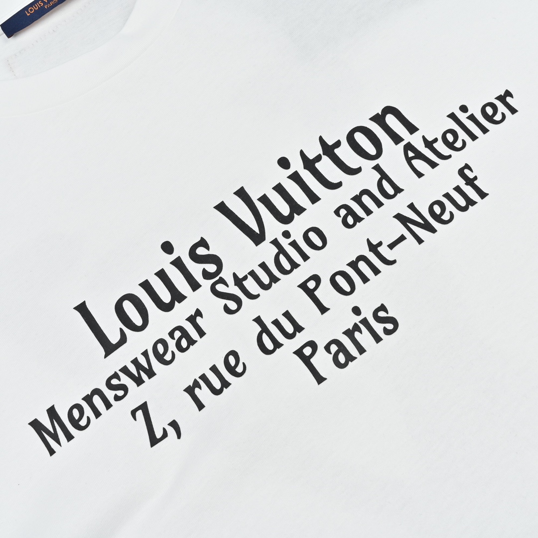 Louis Vuitton 路易威登 经典大V后背印花短袖T恤-Chinese UA Cheap High Quatity Brand Clothes Bags handbags Sneakers wholesale wholesaler seller from China Factory suppliers Fashion Clothing Shoes best Quality Beautiful Price Louis Vuitton 路易威登 经典大V后背印花短袖T恤