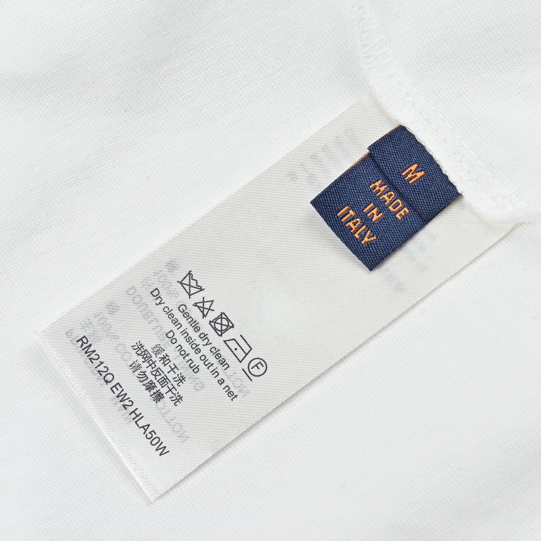 Louis Vuitton 路易威登 经典大V后背印花短袖T恤-Chinese UA Cheap High Quatity Brand Clothes Bags handbags Sneakers wholesale wholesaler seller from China Factory suppliers Fashion Clothing Shoes best Quality Beautiful Price Louis Vuitton 路易威登 经典大V后背印花短袖T恤