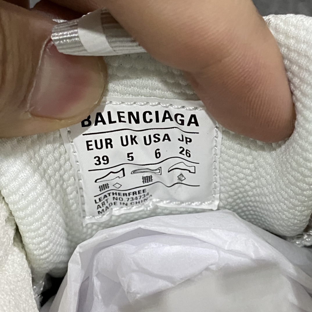 图片[8]-XA版本BALENCIAGA 3XL Sneakers巴黎世家十代网布系带低帮走秀复古老爹鞋 香槟色 全套原纸板楦头开发 最原汁原味的灵魂版型全鞋荧光划线卡点 胶水把控整洁度追求极致完美每一双都是工艺品 多重QC质检 超越公司货的品控标准实实在在的免检产品 原盒原配 正确字体电绣 粗细、位置、大小正确 侧边TPU 透气孔匹配意产原版 正确分离大底 TPU软底 原版一致大底LOGO 立体感十足 原厂皮料水洗做旧 采购原厂网纱 不含皮革 网布材料和聚氨酯 磨损效果 鞋头边缘和后帮 Balenciaga 徽标 鞋面和后跟凸印尺码 鞋舌 3XL 橡胶品牌标识和反光细节 鞋帮拉袢和鞋舌拉祥 配反光细节 备用鞋带在鞋履前侧 可在穿着前取下 便于不同造型搭配 正常尺码  尺码：35 36 37 38 39 40 41 42 43 44 45 46-莆田鞋批发中心