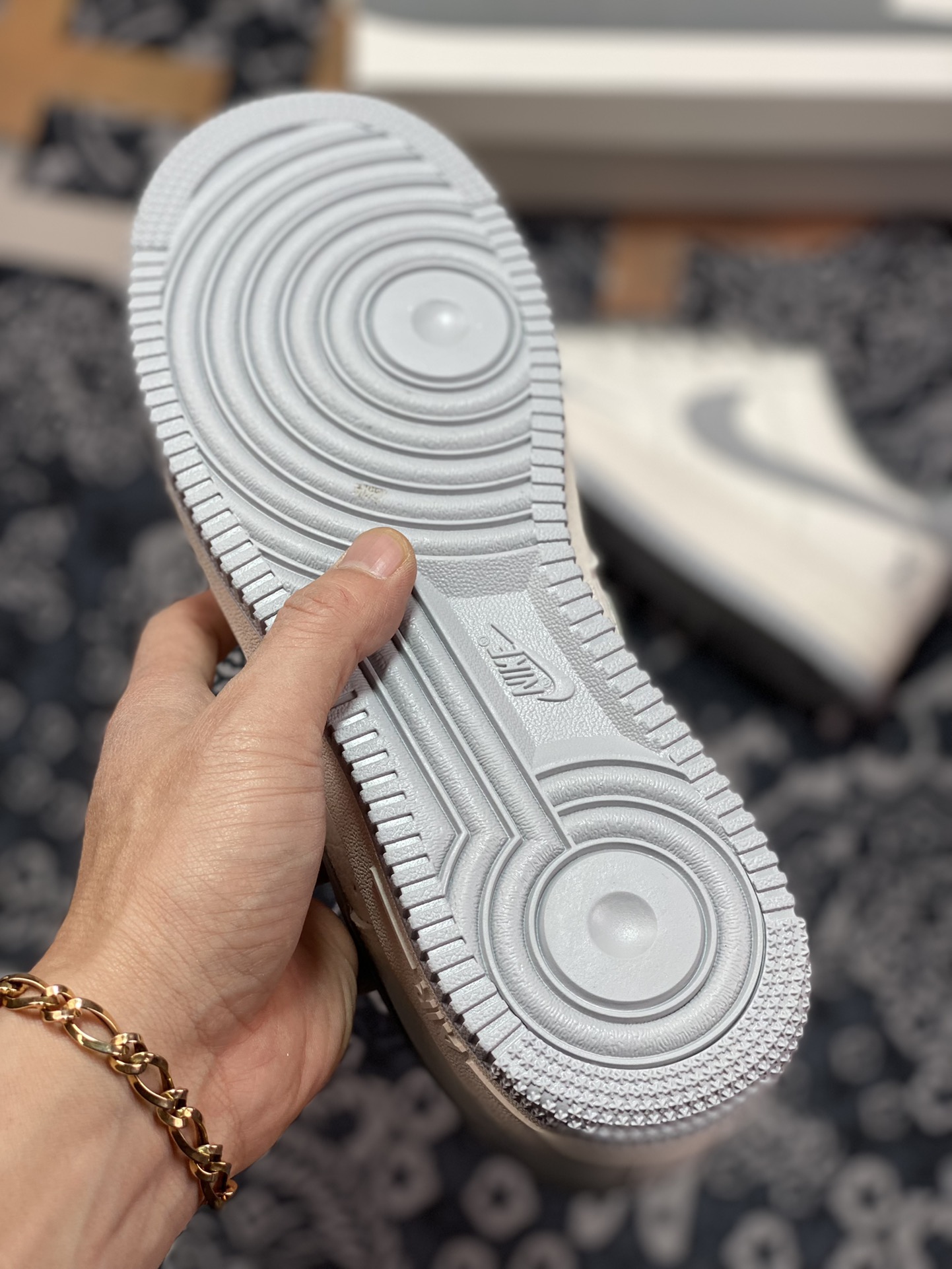 240 Louis Vuitton x Nike Air Force 1 07 LV8”Beige/Grey LV”空军一号NK6369-568