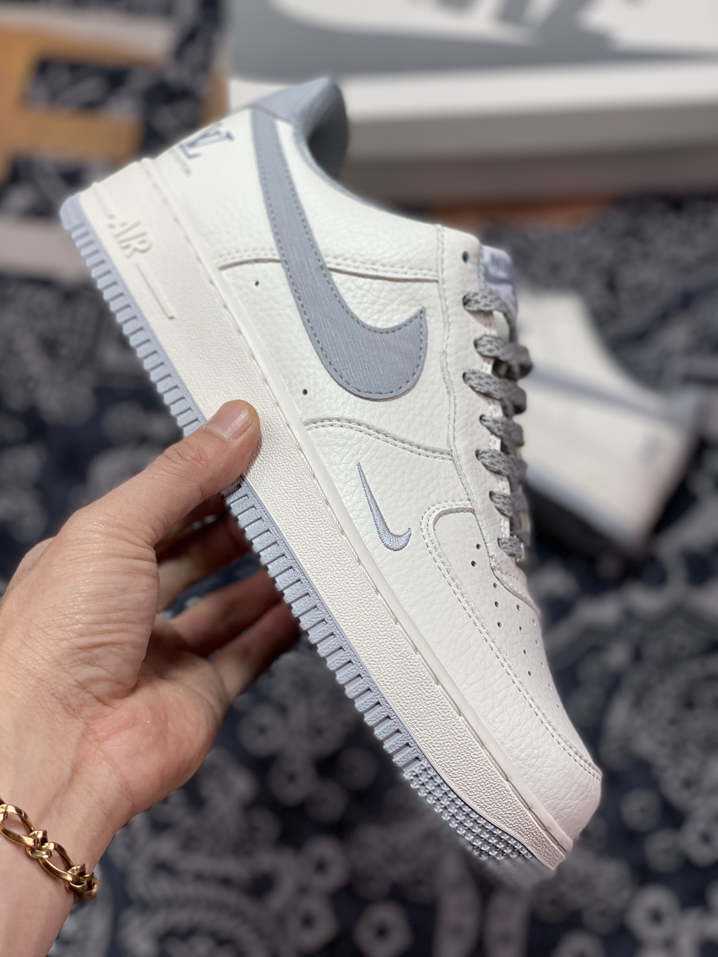 240 Louis Vuitton x Nike Air Force 1 07 LV8”Beige/Grey LV”空军一号NK6369-568