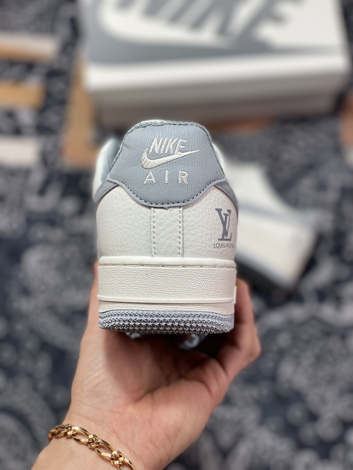 240 Louis Vuitton x Nike Air Force 1 07 LV8”Beige/Grey LV”空军一号NK6369-568