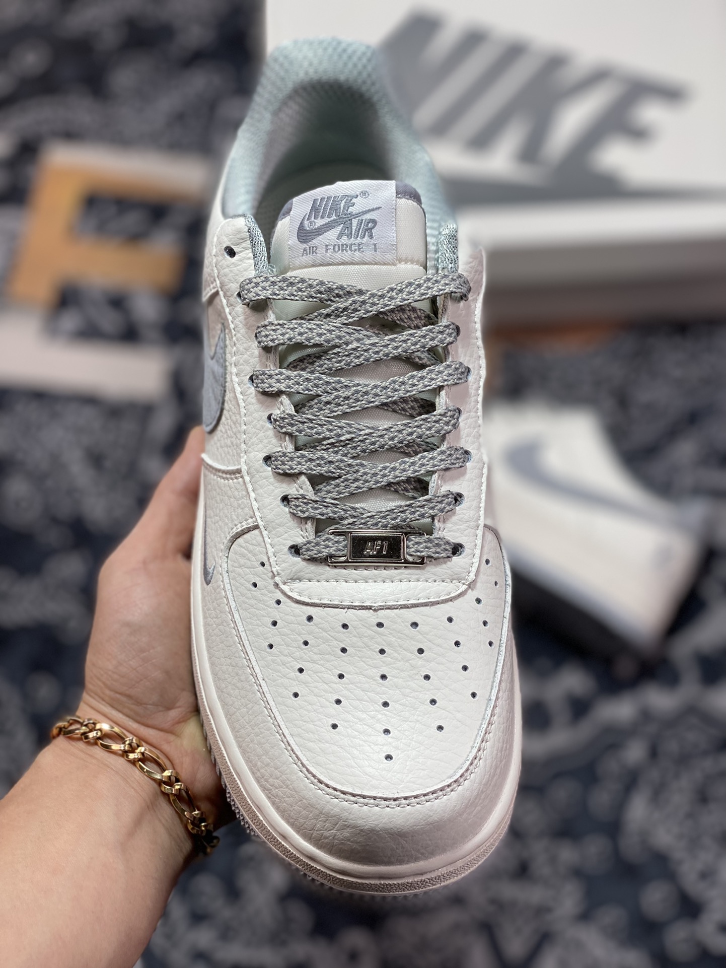 240 Louis Vuitton x Nike Air Force 1 07 LV8”Beige/Grey LV”空军一号NK6369-568