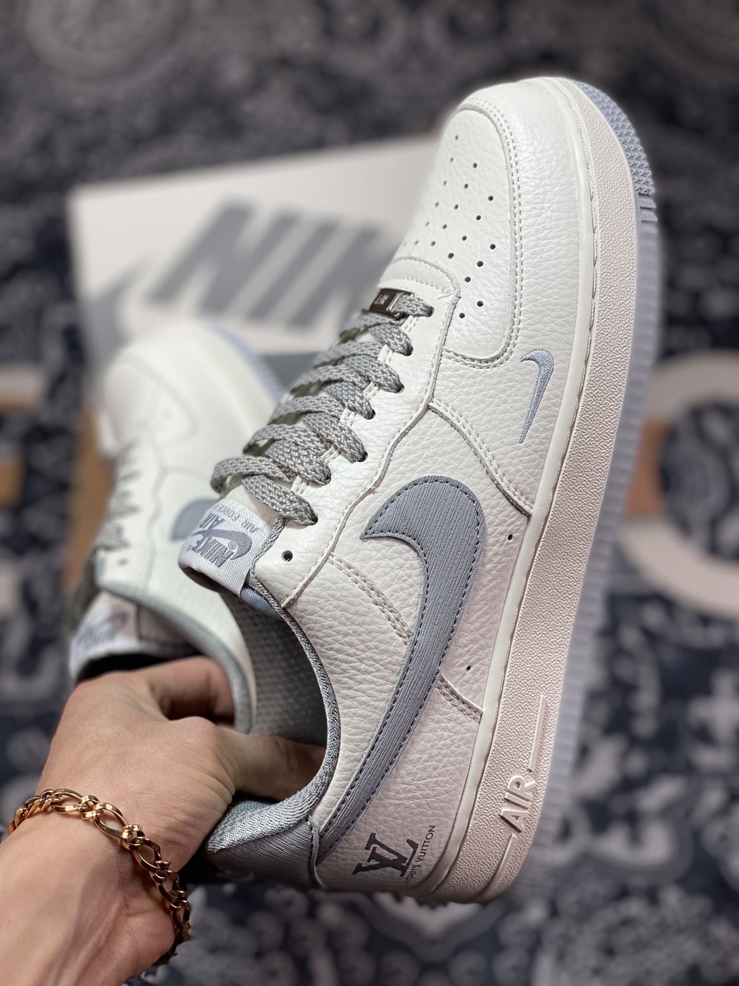 240 Louis Vuitton x Nike Air Force 1 07 LV8”Beige/Grey LV”空军一号NK6369-568