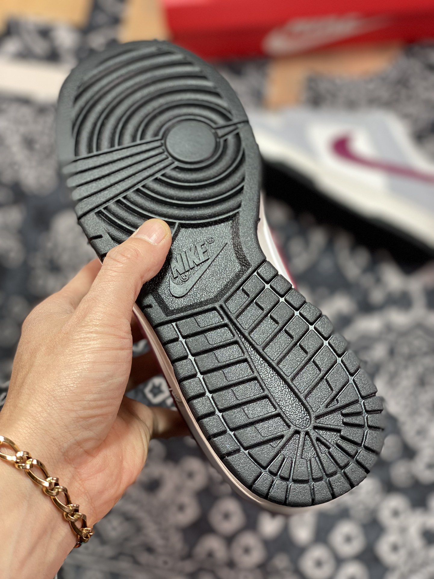 280 Nike Wmns SB Dunk Low”Grey/White/Red”扣篮系列板鞋“白灰红”DD1503-122