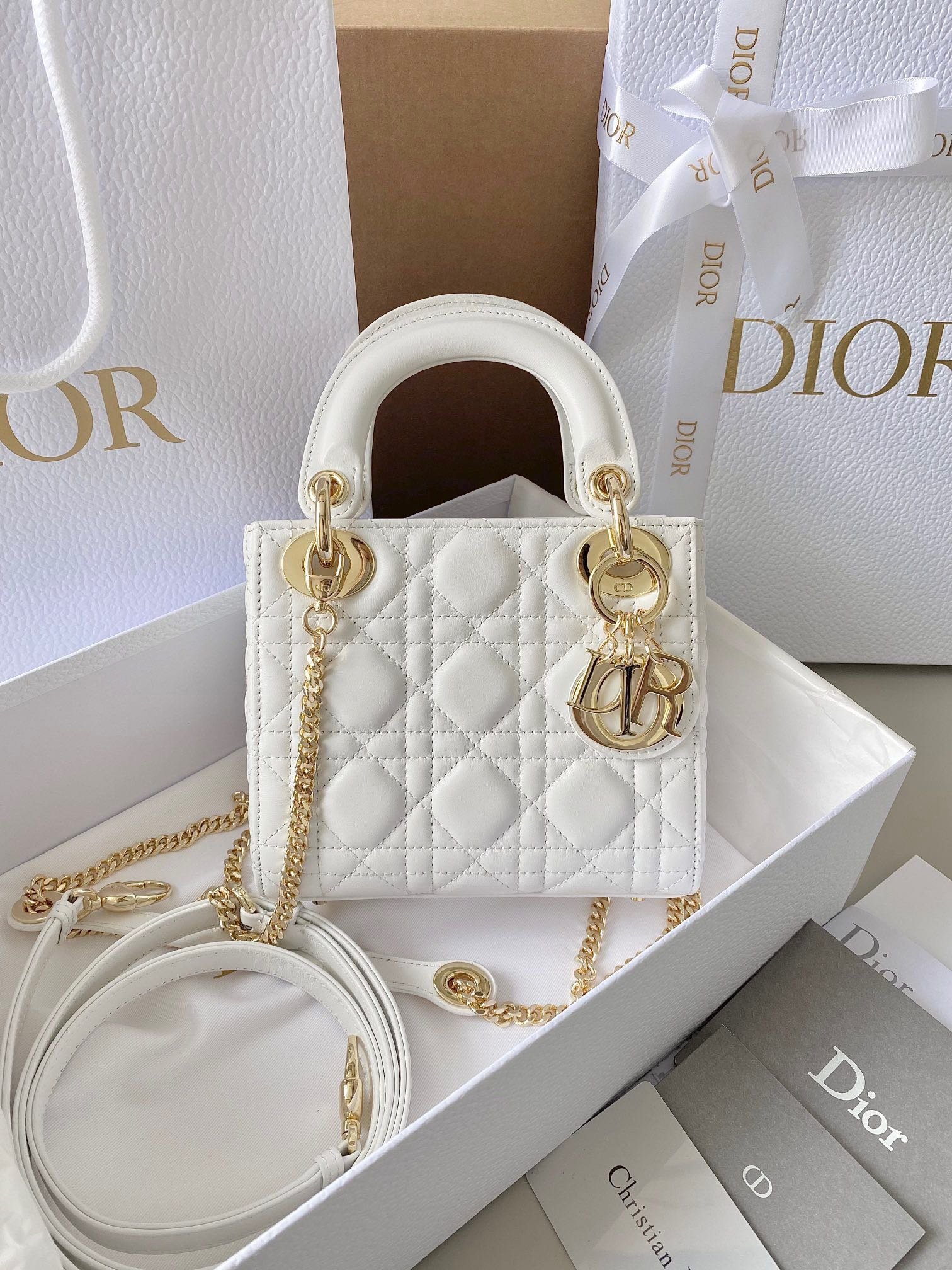 迪奥Dior顶级进口原厂羊皮三格白羊皮金扣戴妃包女生必须要拥有的一只经典款一年四季爆卖老客每天都在补单细
